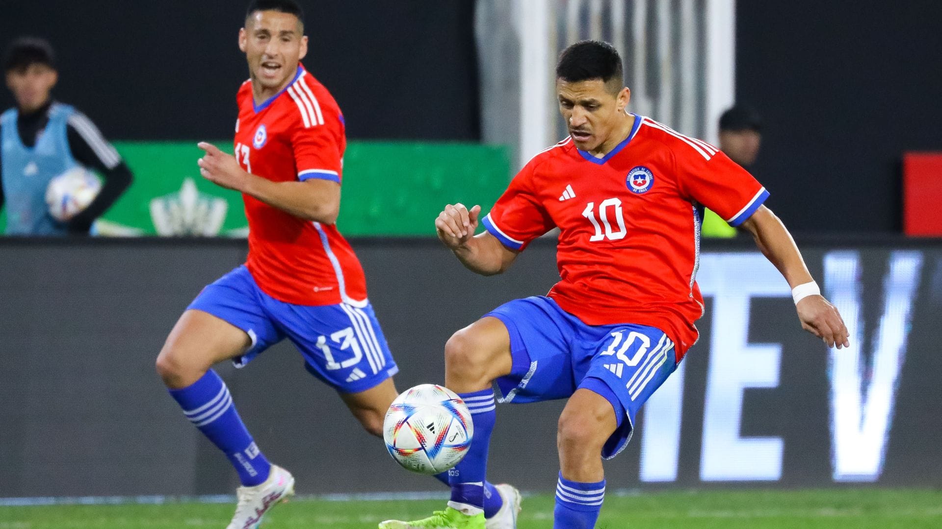 Chile v/s Paraguay: Conoce quién transmite y cuándo juegan el trascendental partido