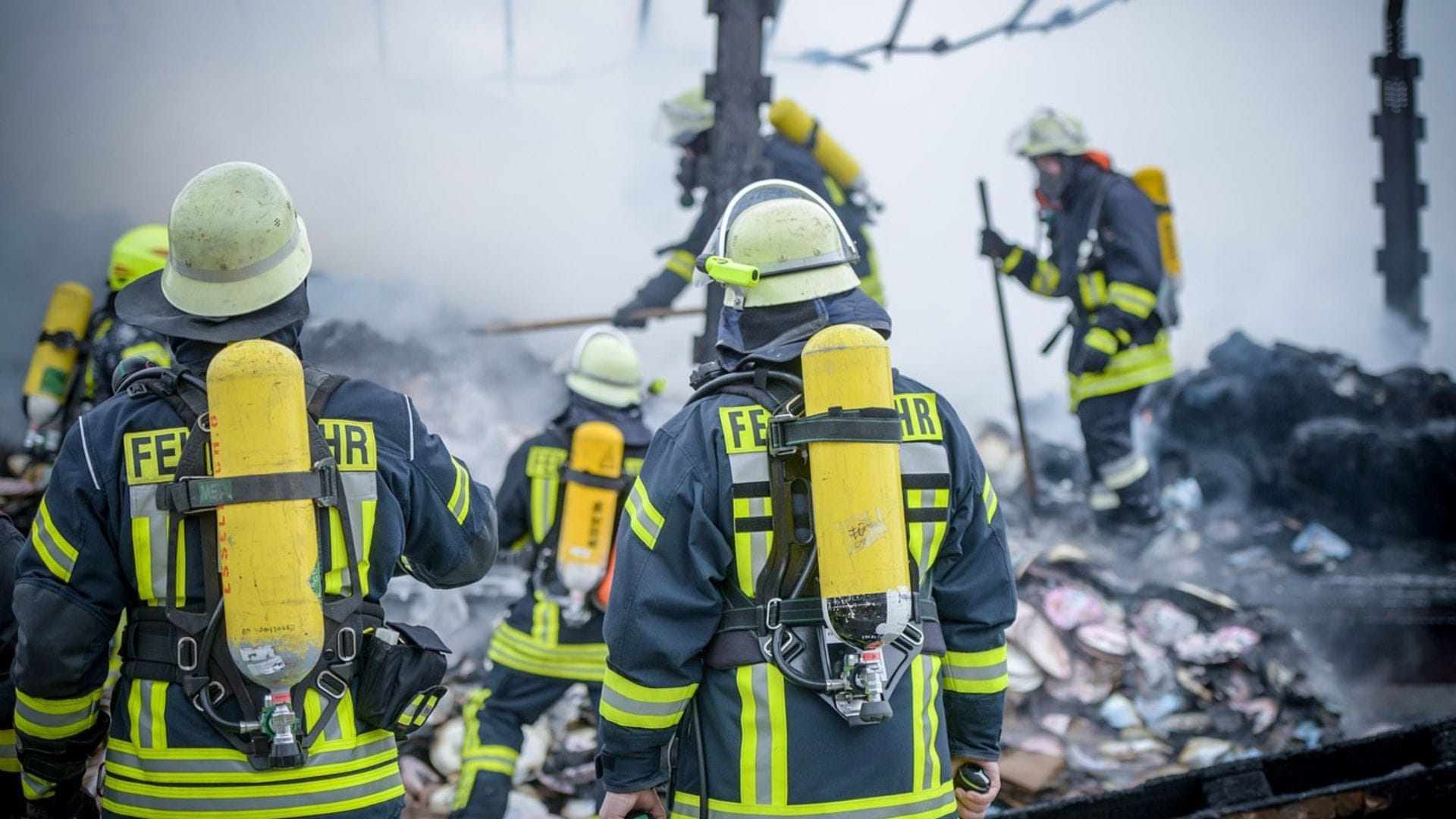 Tres son niños: Mueren 5 integrantes de una familia tras incendio en Londres