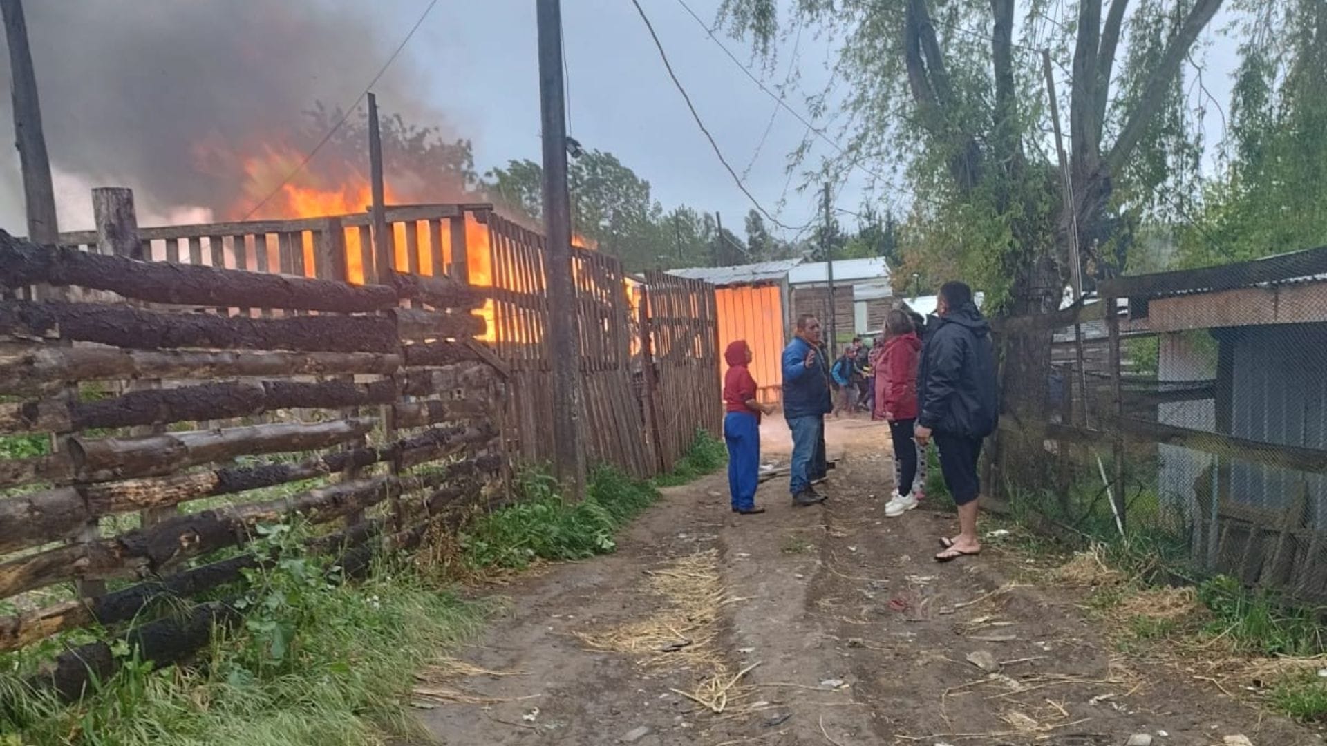 Confirman que fallecidos en incendio en Coronel pertenecen a tres grupos familiares y vivían en una sola casa