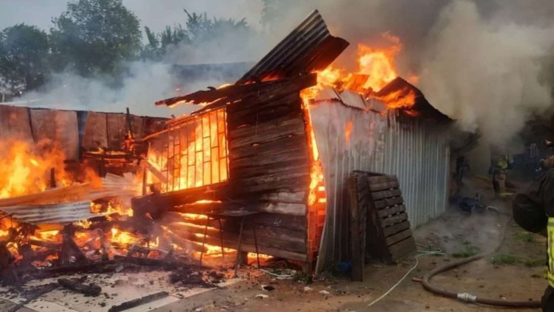 Incendio en Coronel deja  seis adultos y ocho menores fallecidos