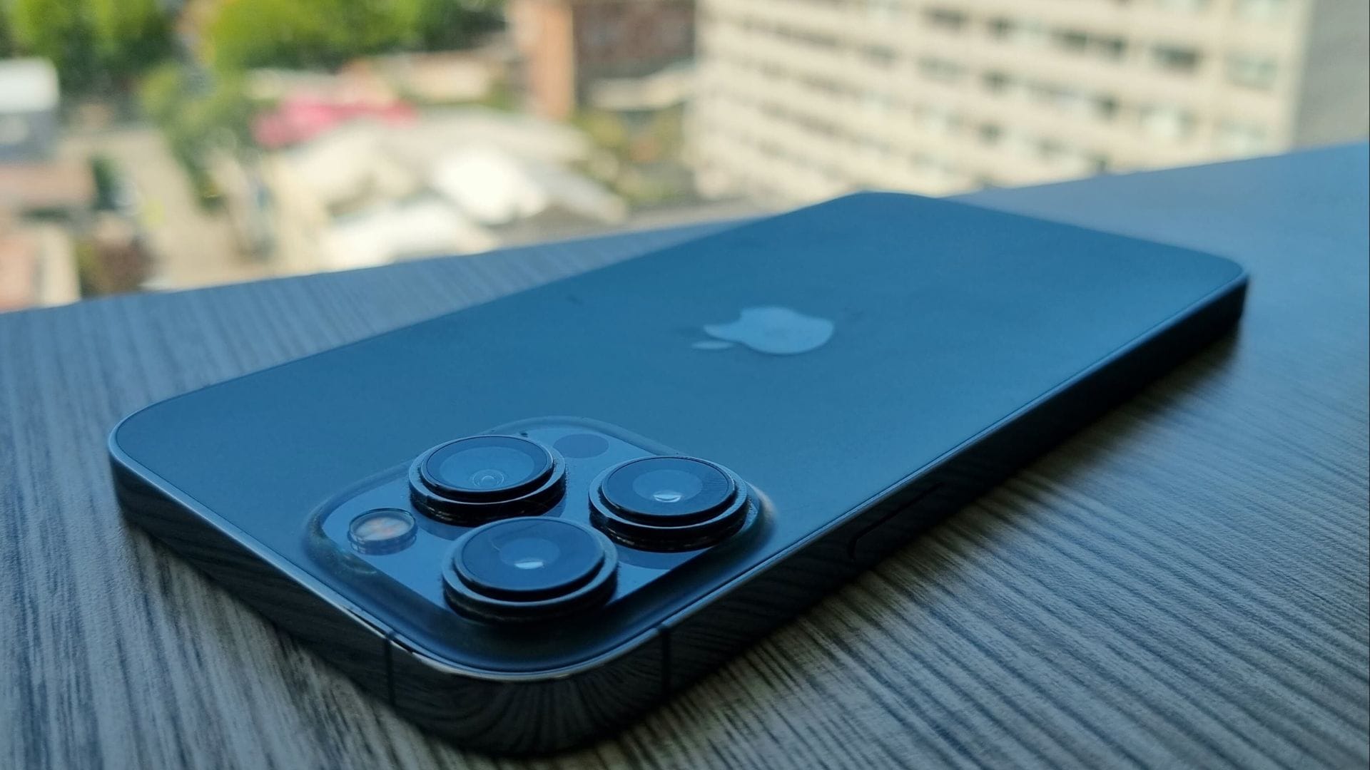 ¿Vale la pena el Iphone 13 Pro Max en 2023?: Los precios en Chile