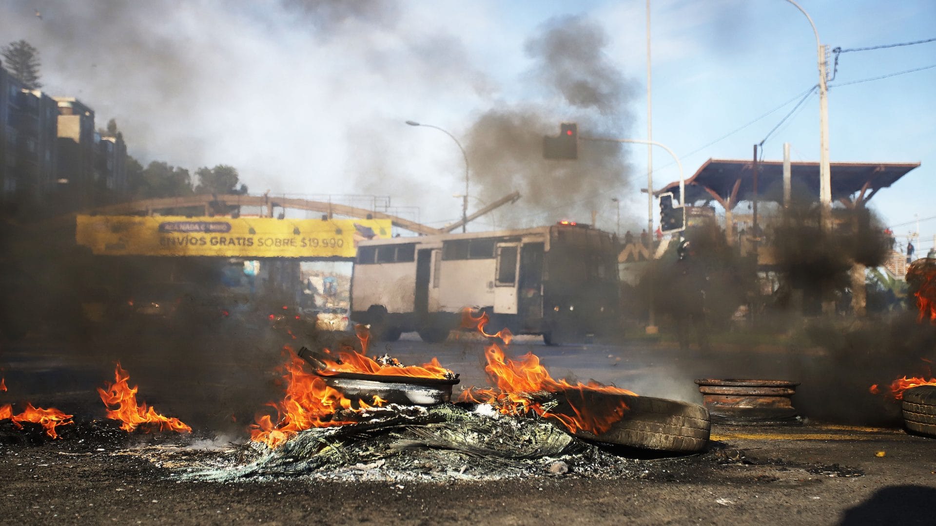 Pescadores artesanales cortaron el tránsito con barricadas en Valparaíso: Acusaron incumplimientos por parte del Gobierno