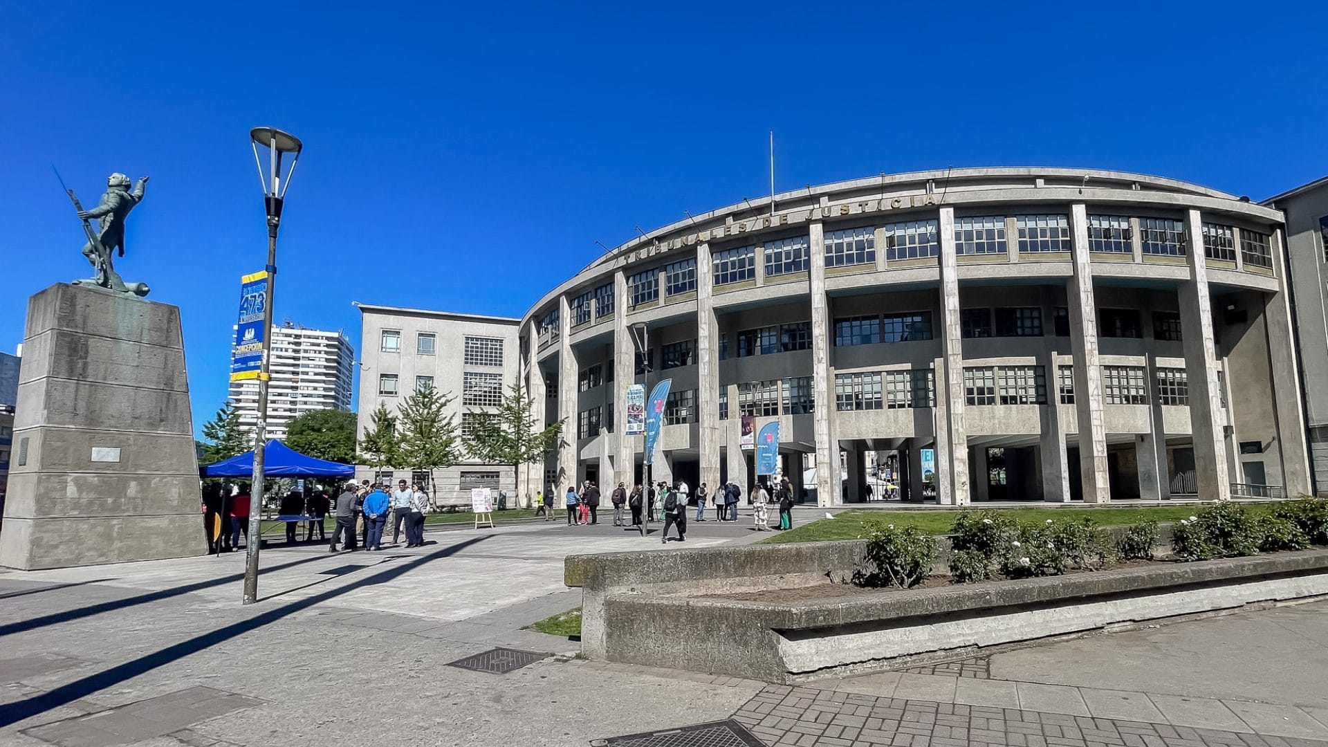 Entregan terreno para concretar obras de mejoramiento en Plaza de Tribunales de Concepción