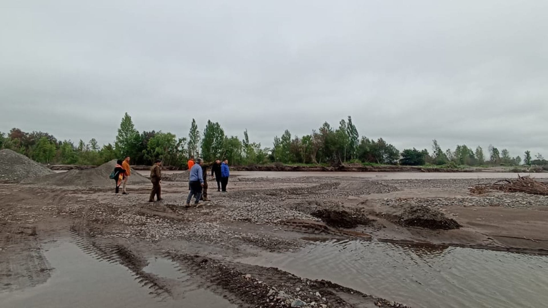 Encuentran sin vida a madre que se lanzó al Río Tinguiririca para rescatar a su hijo: Continúa búsqueda del menor