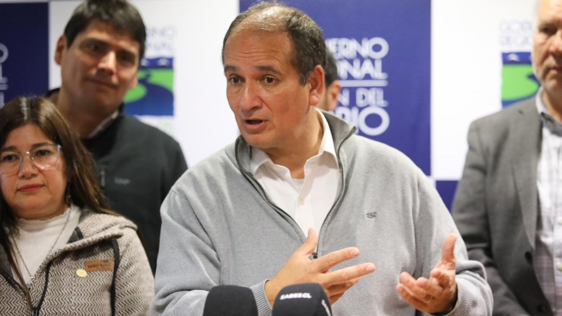 “Le pido madurez en las preguntas que hace”: Gobernador Díaz tras ser consultado por filtración de declaraciones por Caso Convenios