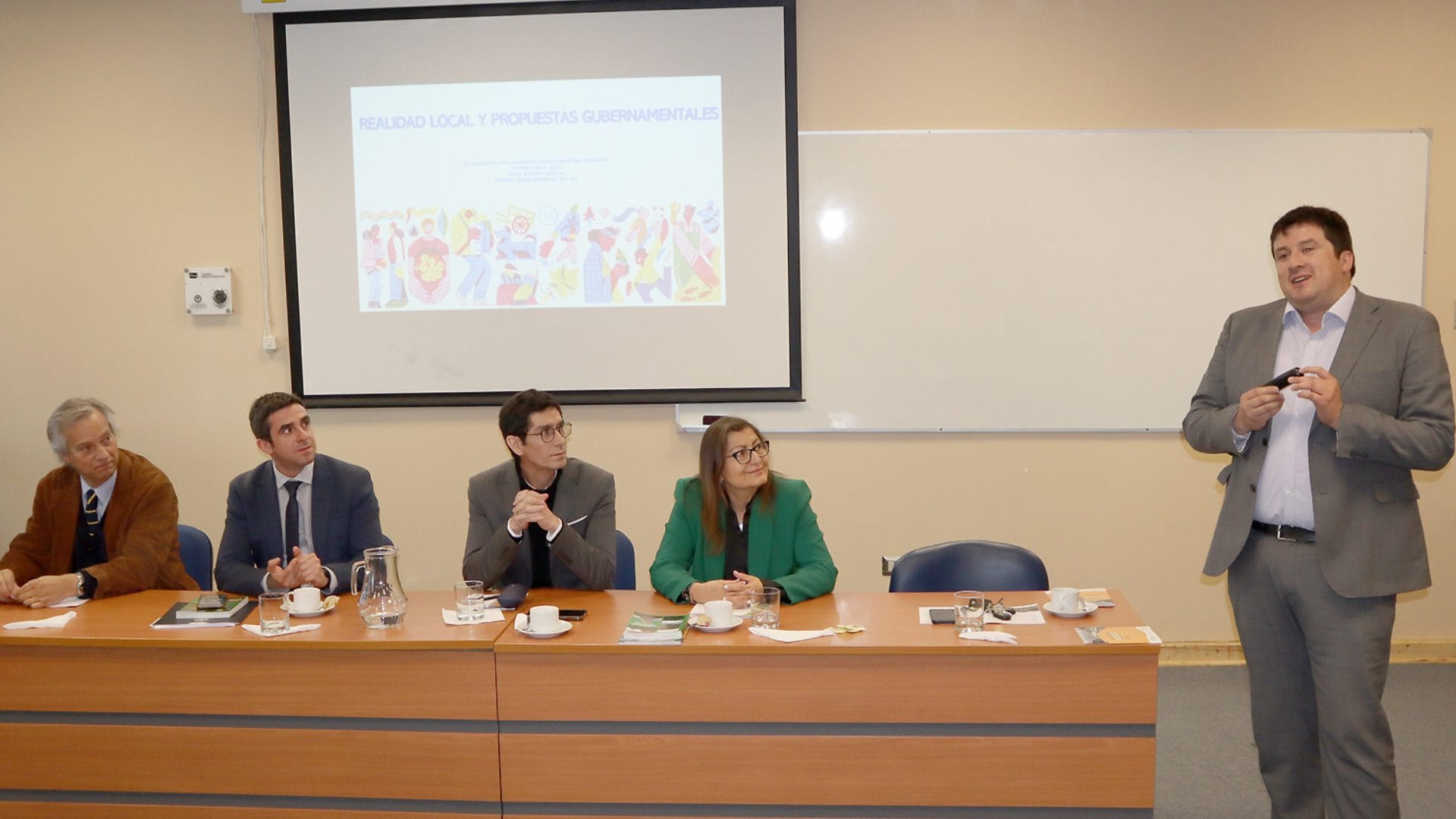“Estamos ante un fenómeno planetario”: Seremi de Medio Ambiente del Biobío expuso en seminario de la USS sobre incendios forestales