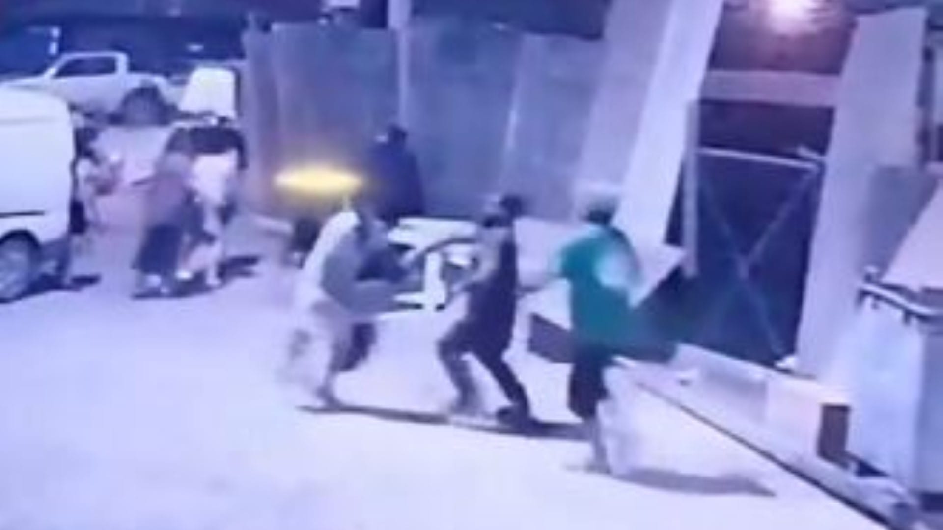 Graban brutal pelea con combos y balazos entre familias en Estación Central