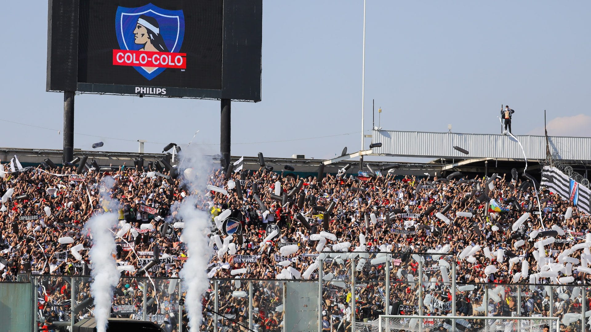 Investigan a jugadores de Colo Colo por supuesta obtención irregular de licencias de conducir