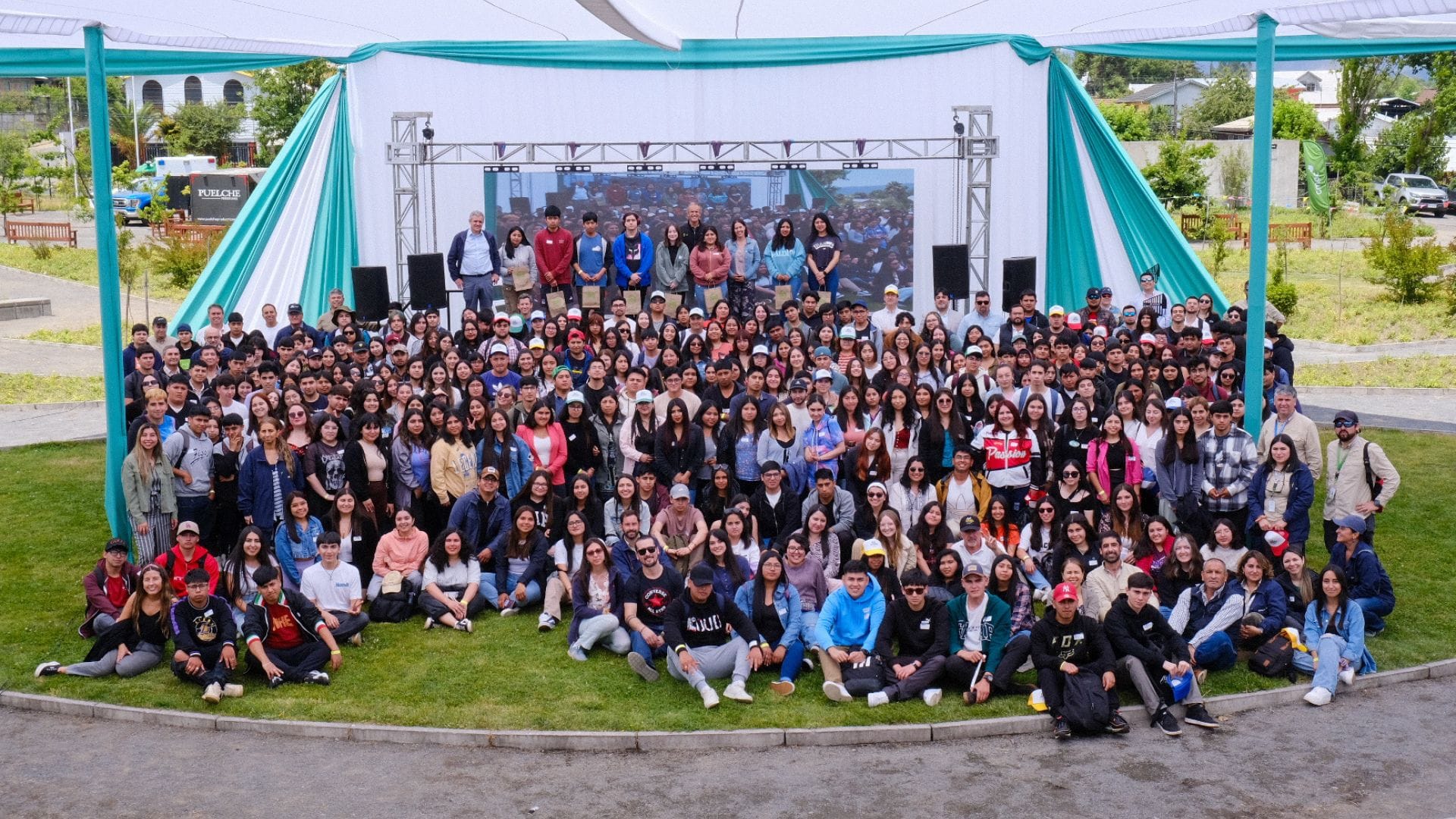 Programa “Construye Futuro” de CMPC cerró su año académico 2023 en Nacimiento: Contó con 400 jóvenes del Biobío y La Araucanía