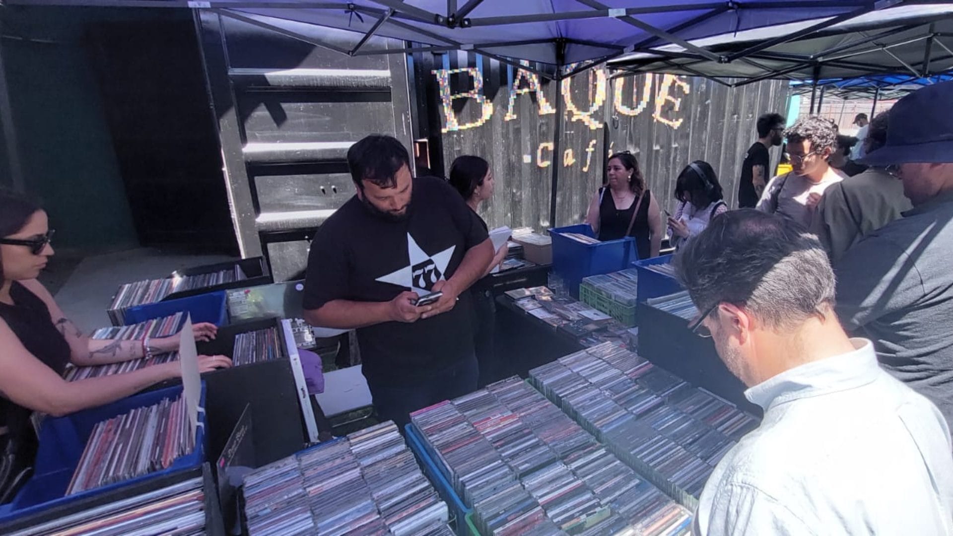 Con Mauricio Basualto y Cantáreman: Feria de Vinilos en Concepción fue todo un éxito