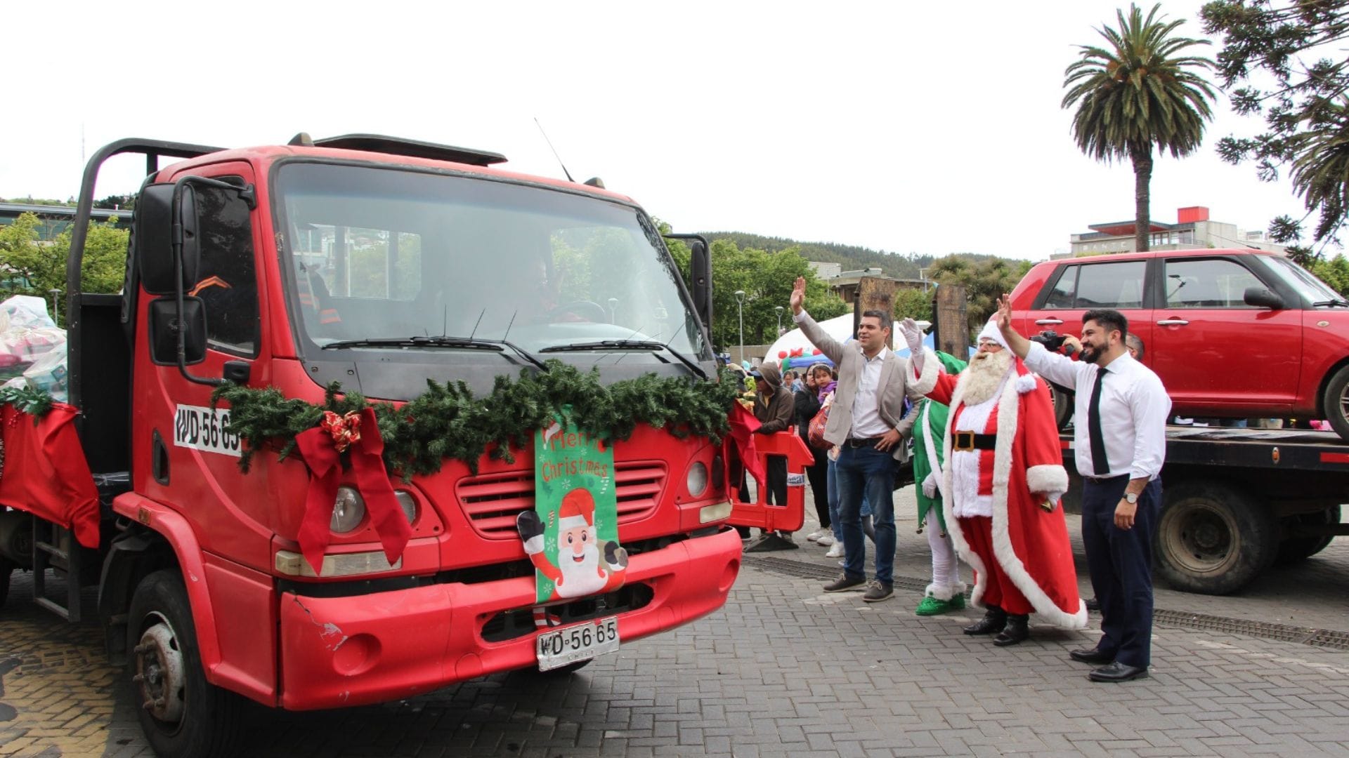 Viejito Pascuero adelantó trabajo navideño: Inició entrega de 9 mil regalos en Talcahuano