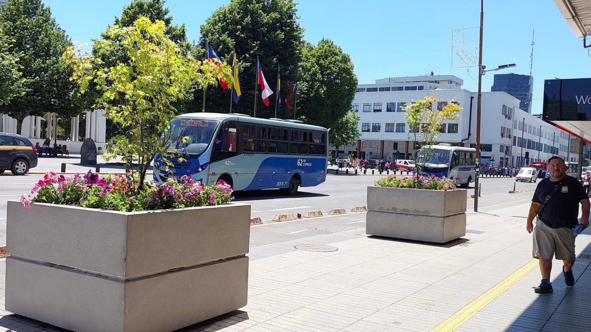 Reinstalan asientos, papeleros y jardineras en el centro de Concepción: Anteriormente fueron vandalizados