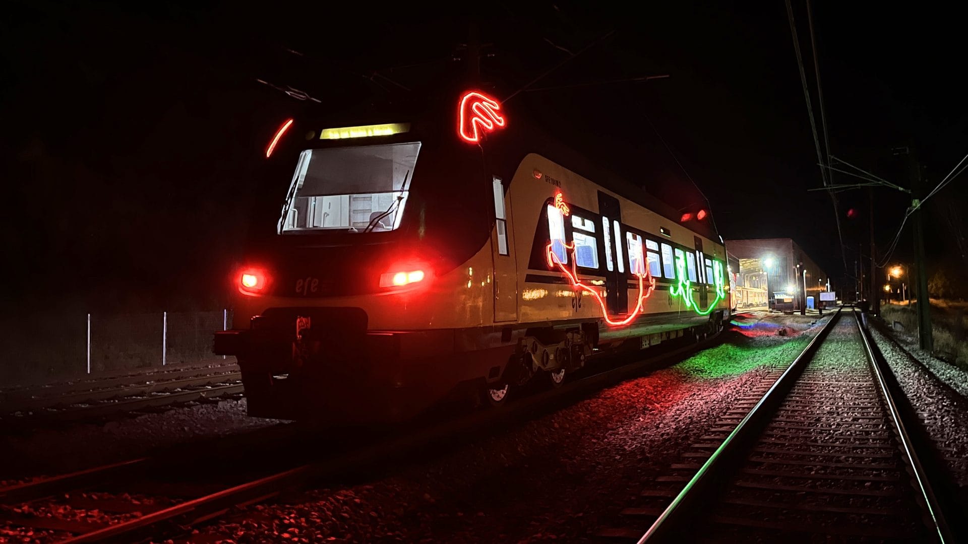 Navidad en rieles: Espectacular registro del Biotrén festivo