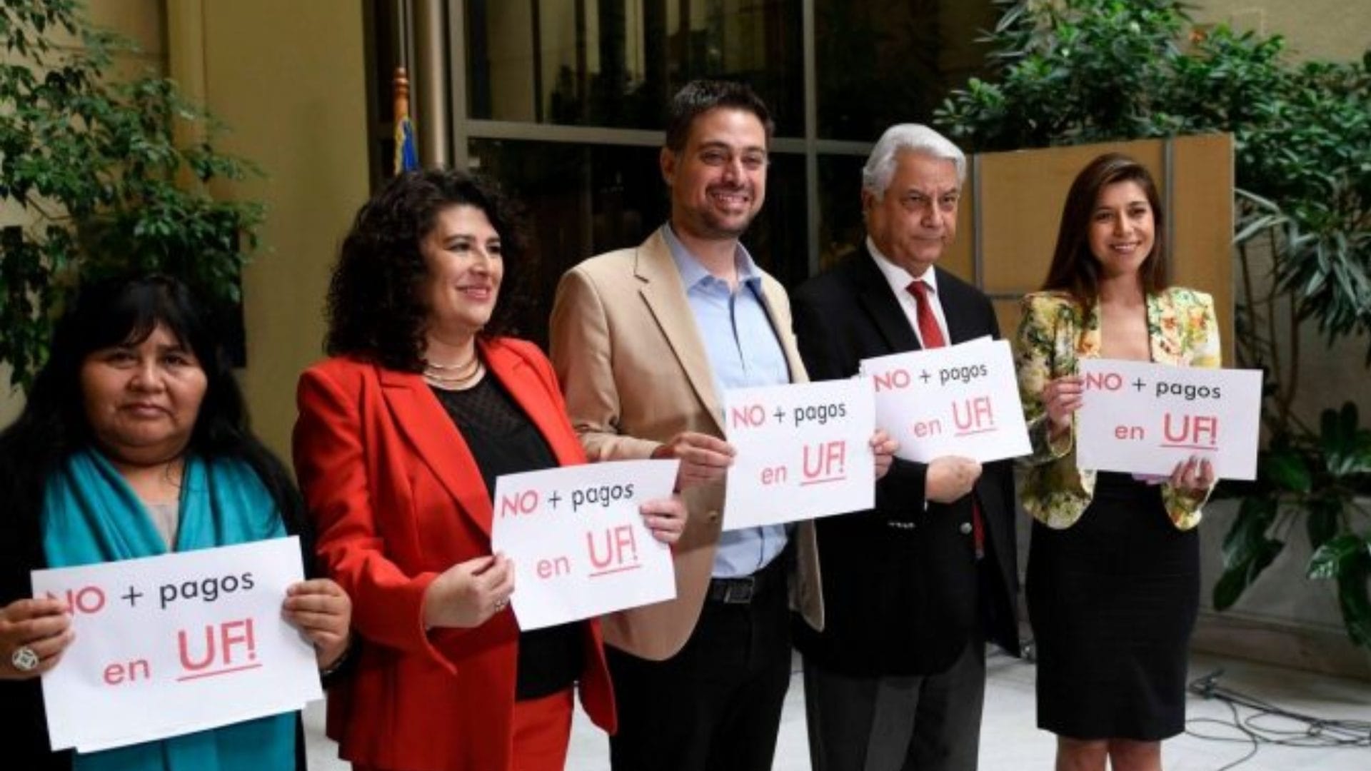 Diputados PS piden volver a tramitar proyecto de ley “No + Cobros en UF”