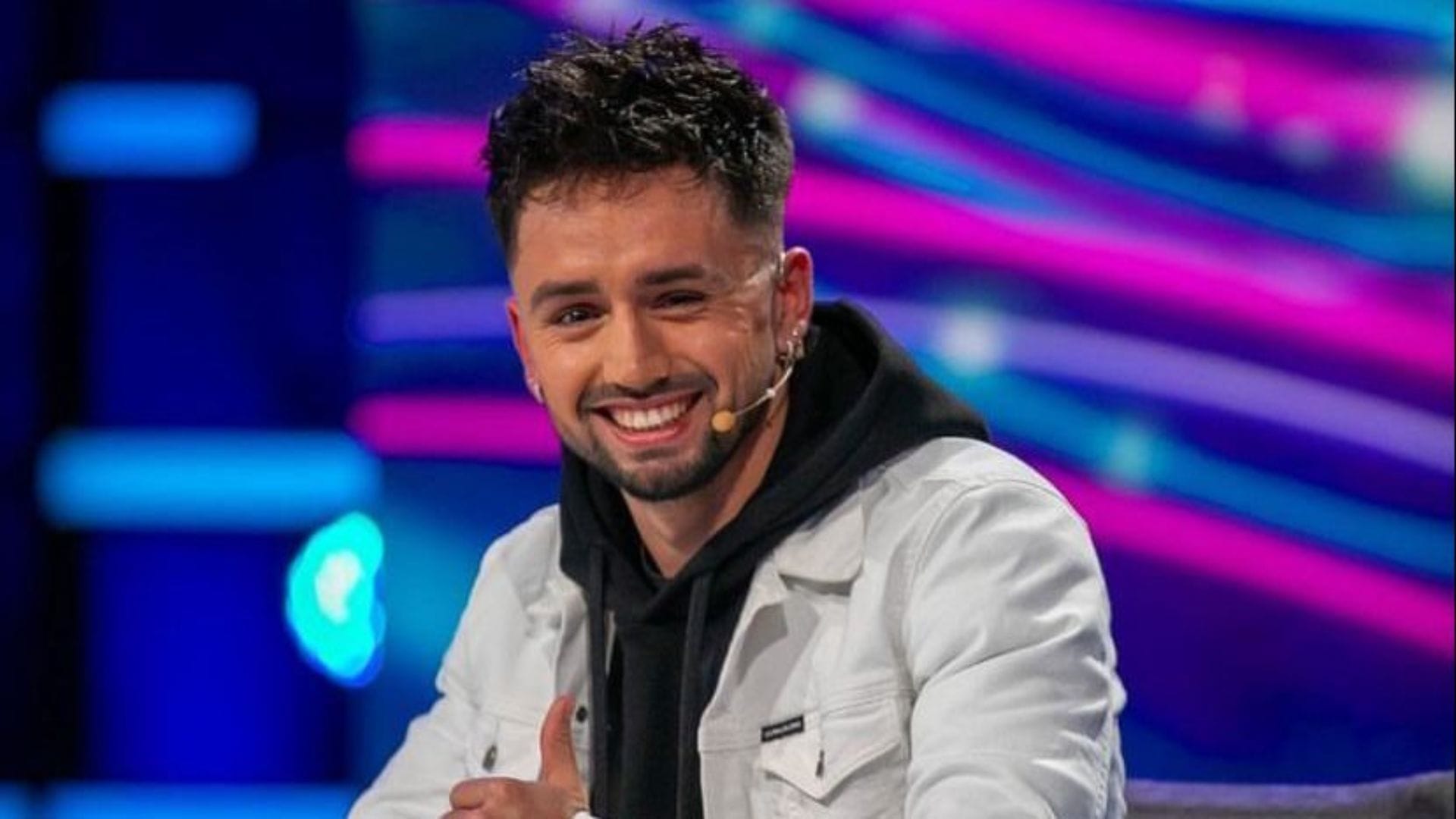 Bambino encontró el amor: Está saliendo con conocida bailarina de “Rojo, El Color de la Fama”