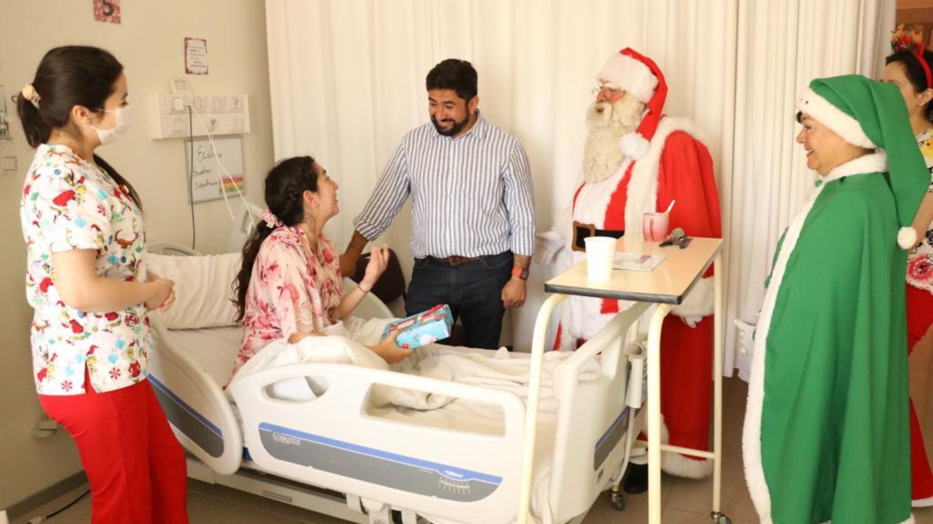 El Viejito Pascuero se hizo presente en Talcahuano: Entregó regalos en Hospital Las Higueras