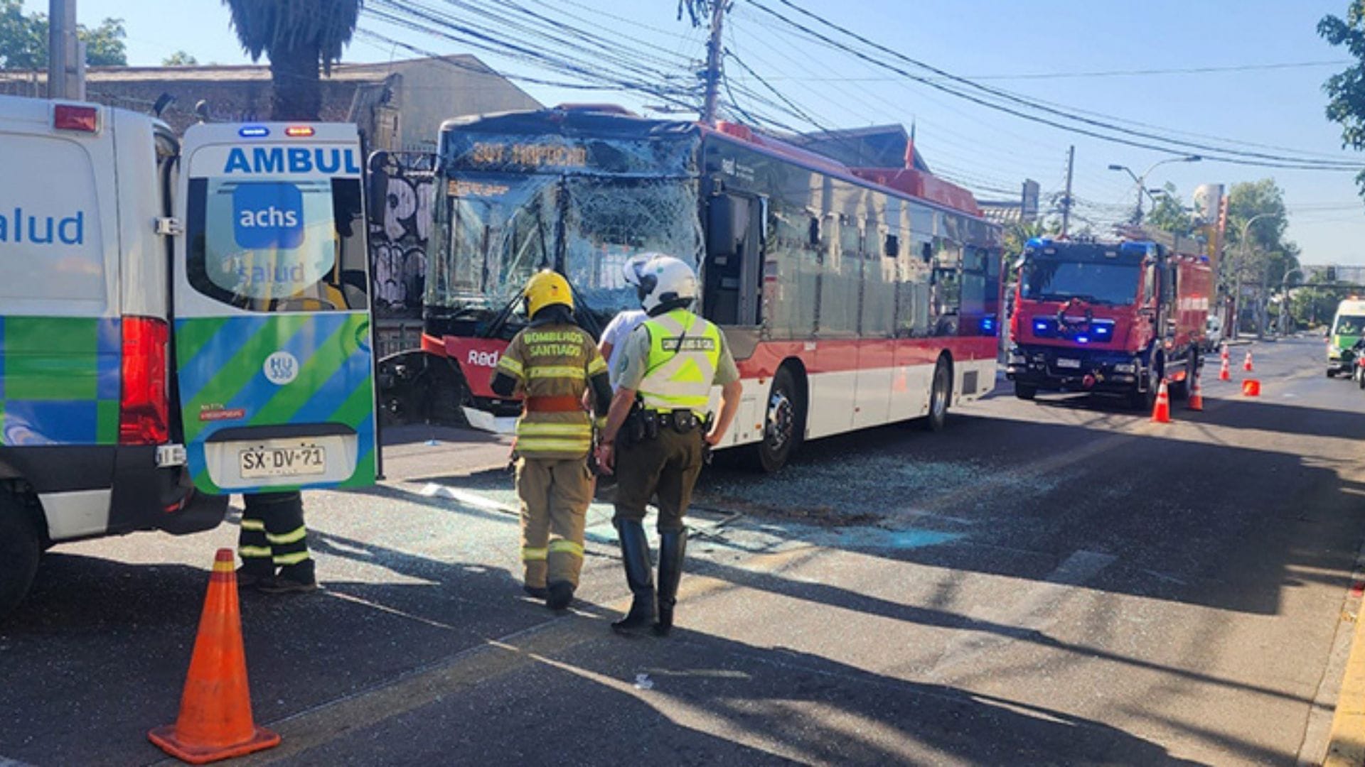 10 lesionados y consumo de drogas: Lo que dejó el choque de dos buses RED en Santiago
