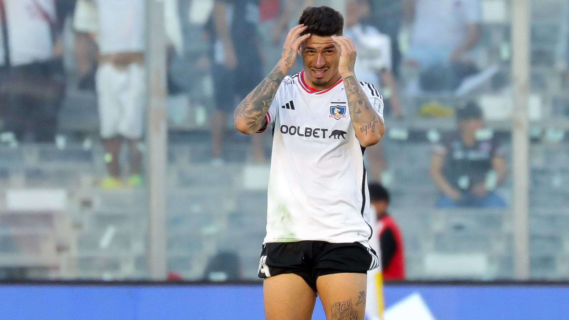 Colo Colo decepcionó con un pésimo partido que lo dejó sin chances de campeonar