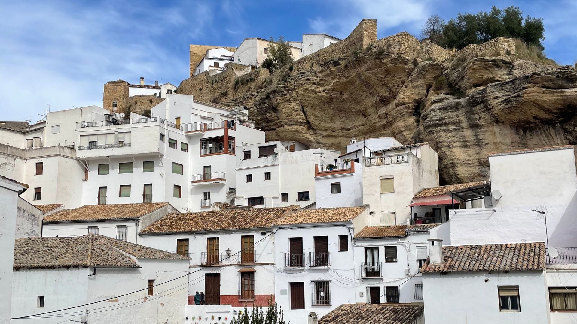 El pueblo español que vive bajo las rocas: Setenil de las Bodegas