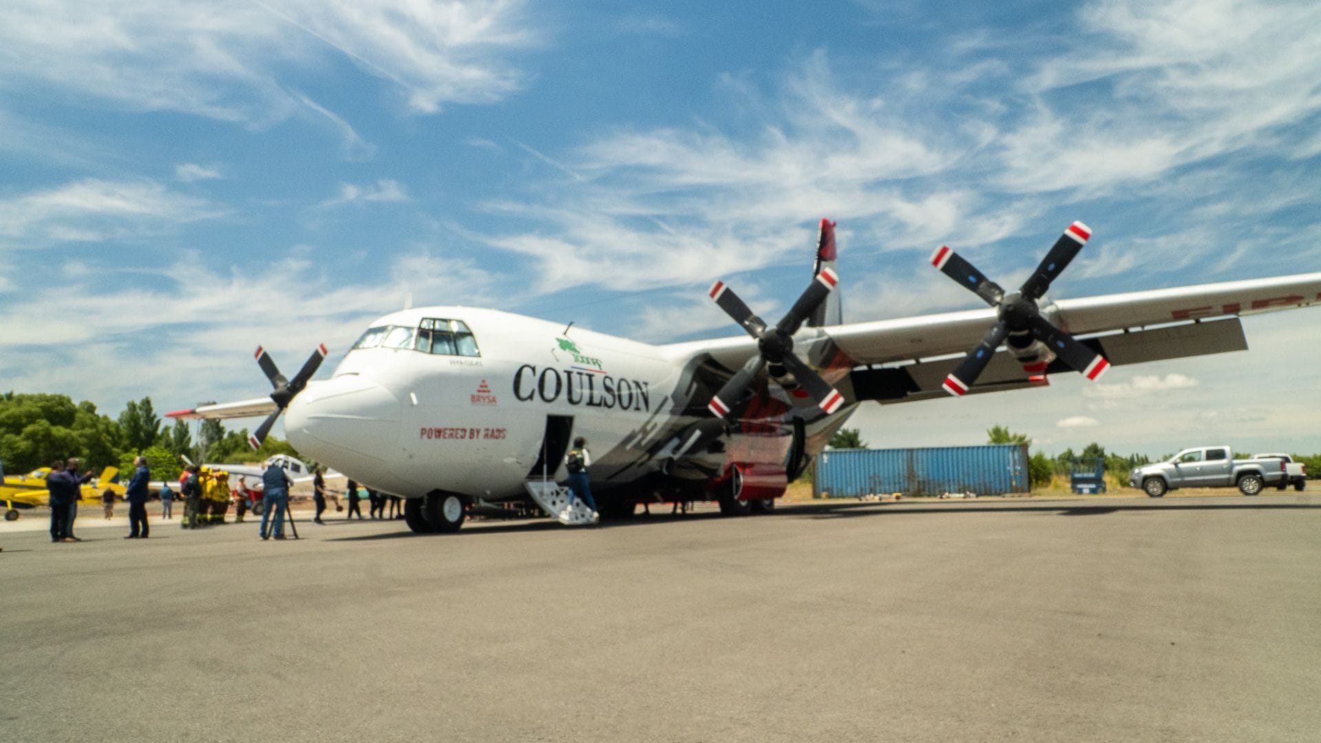 Avión Hércules C-130 aterrizó en la Región del Biobío: Tendrá su base en la zona para combatir los incendios forestales