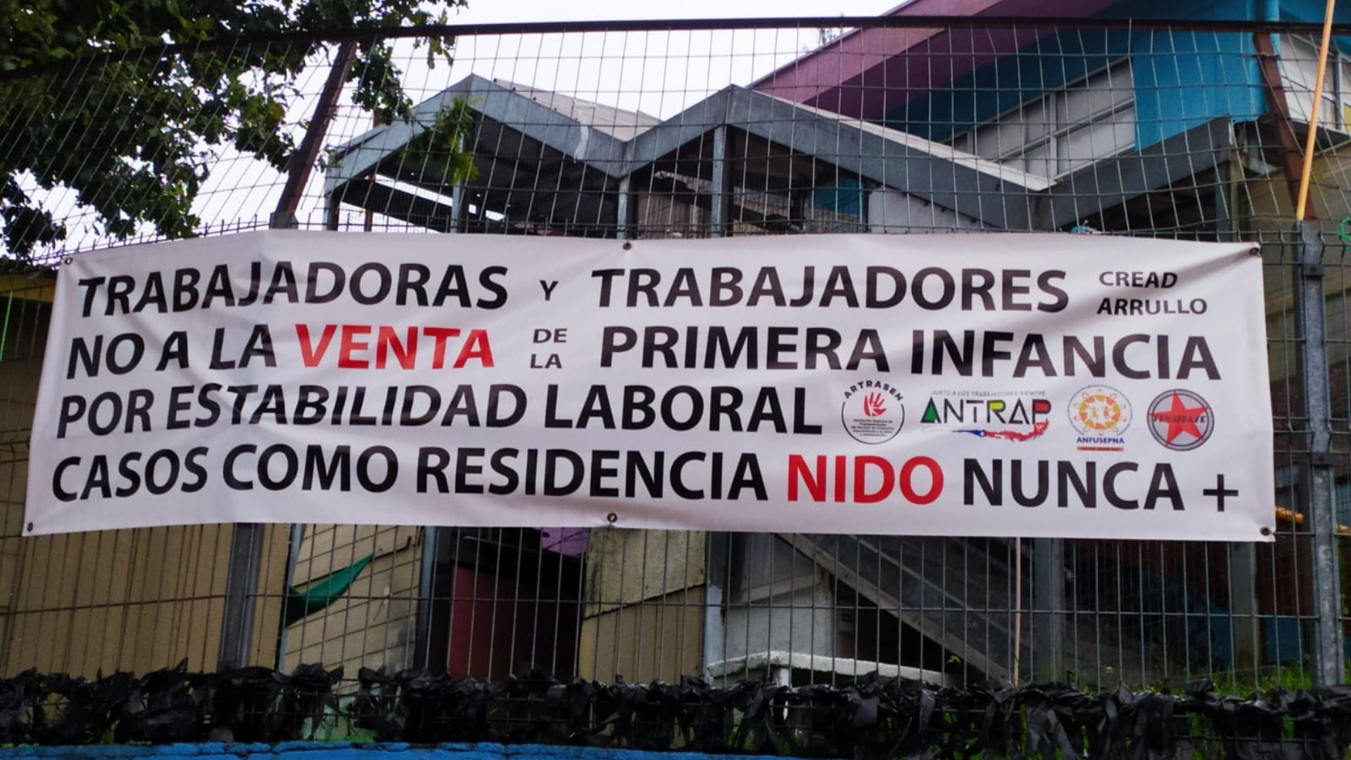 Trabajadores se toman Hogar Arrullo de Concepción: Acusan incertezas ante futura reconversión laboral