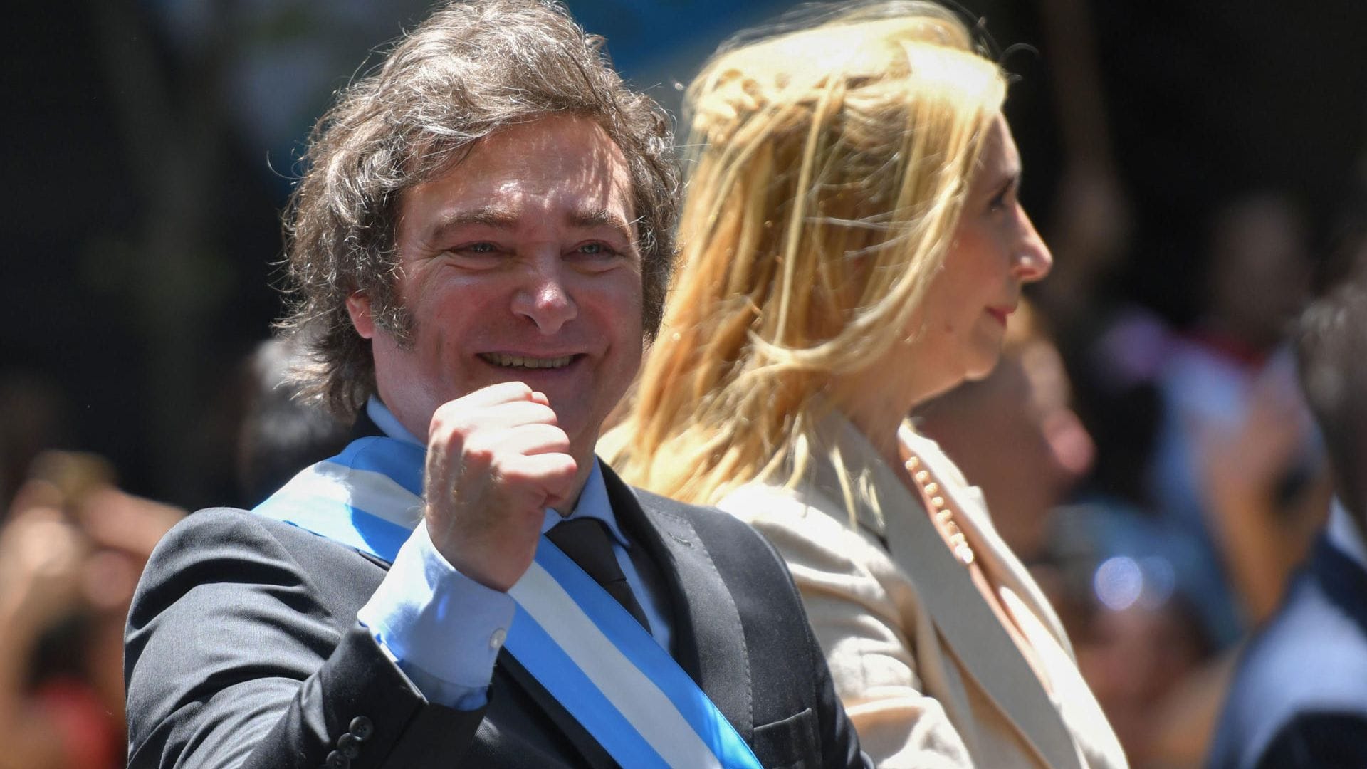 Gobierno de Milei anuncia revisión a funcionarios y contrataciones de ministerios y universidades en Argentina