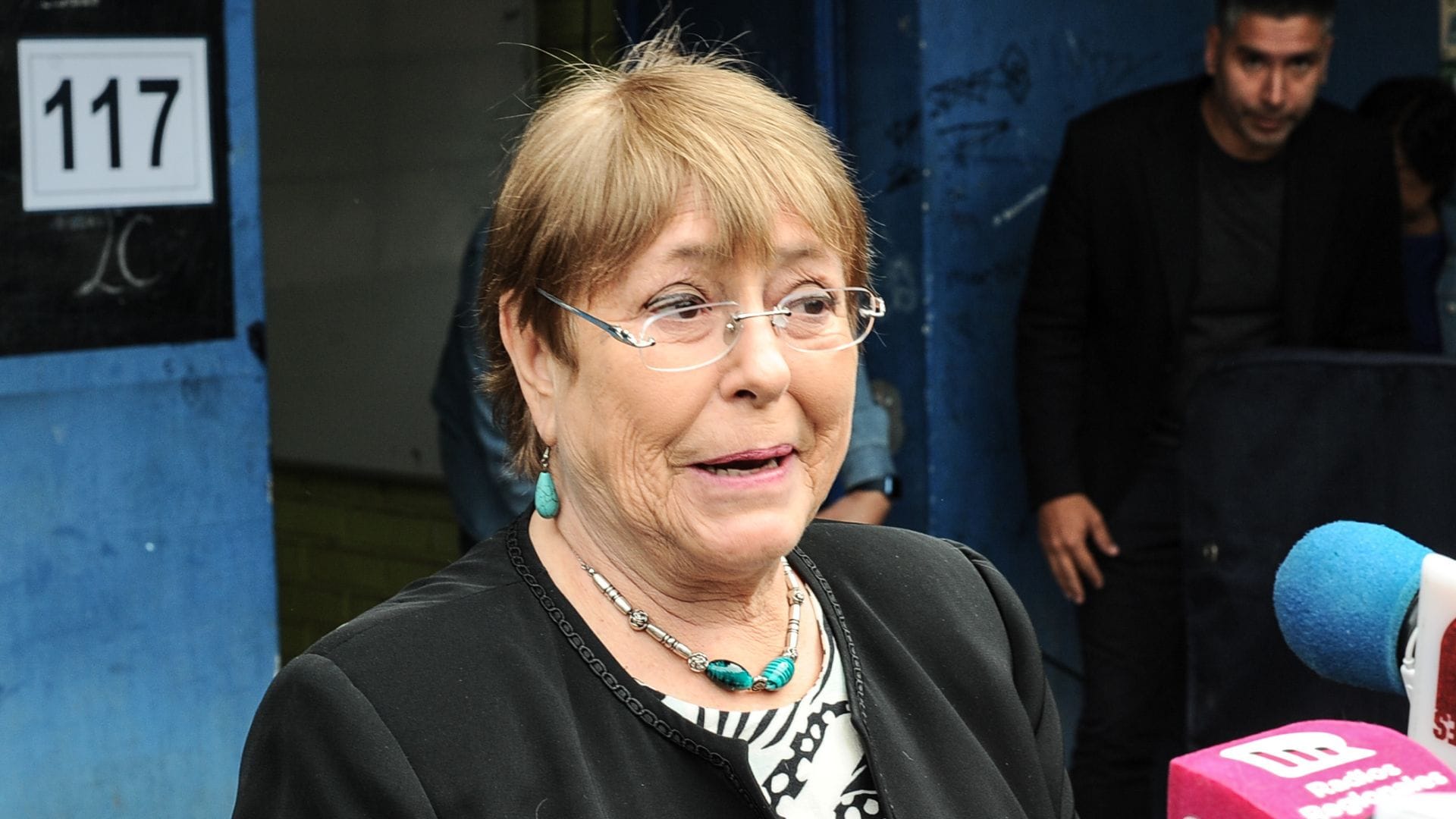 Michelle Bachelet tras votar en el plebiscito 2023: “Yo siempre prefiero algo malo que algo pésimo”