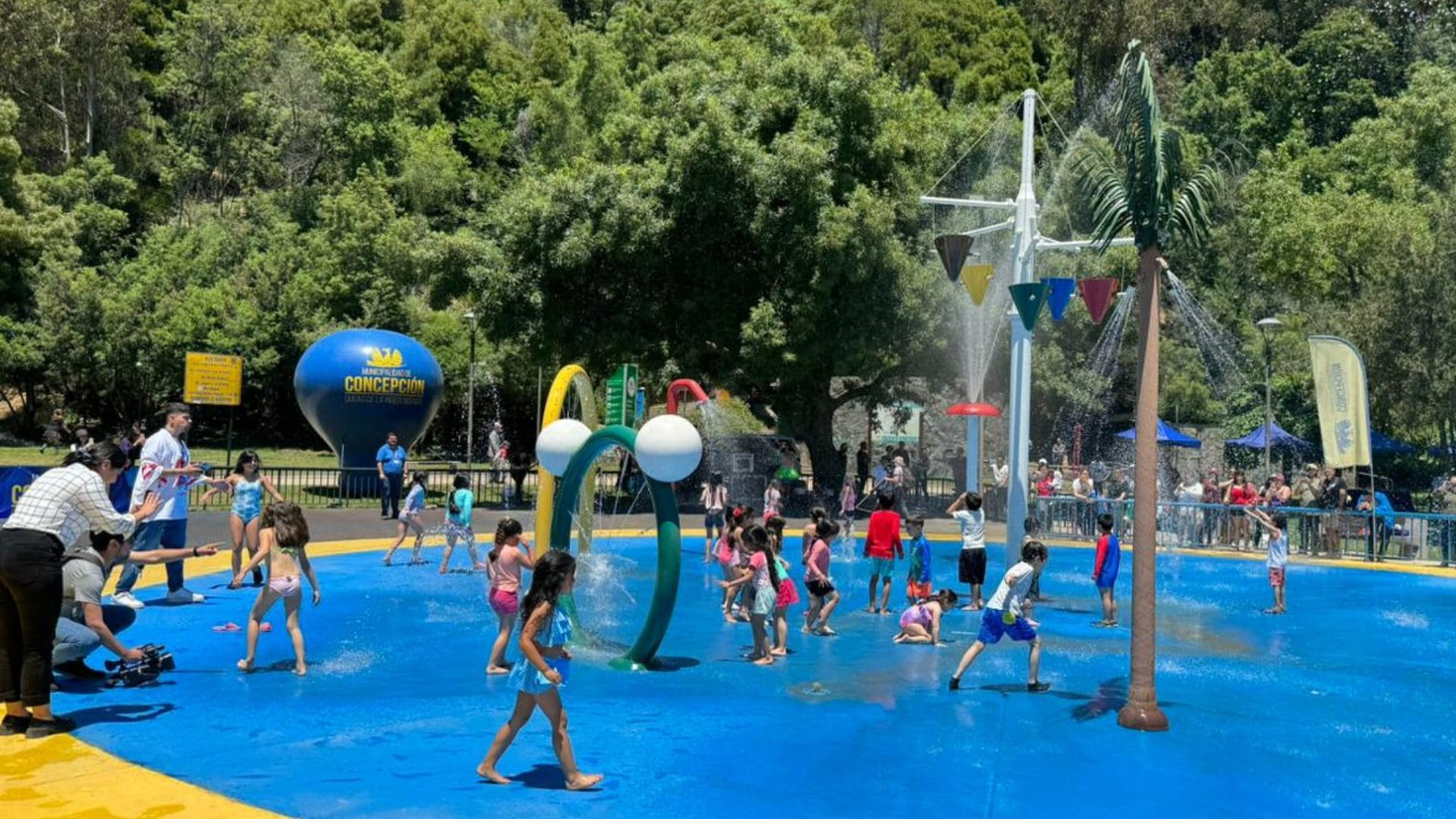 Inauguran juegos de agua en Parque Ecuador de Concepción: Fallas obligan a su cierre por dos semanas