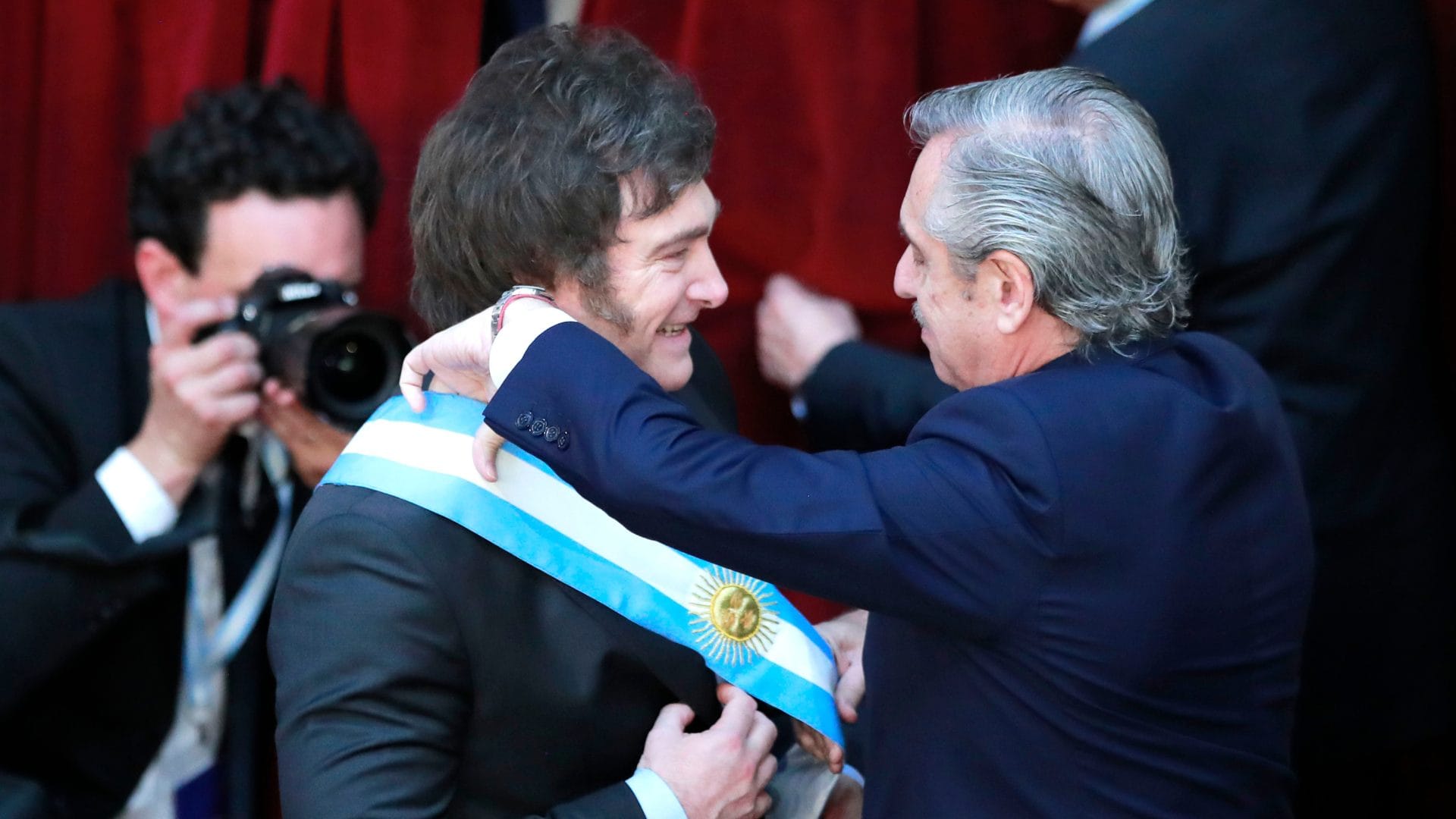 “Por Dios y por la patria”: Milei asumió como nuevo presidente de Argentina