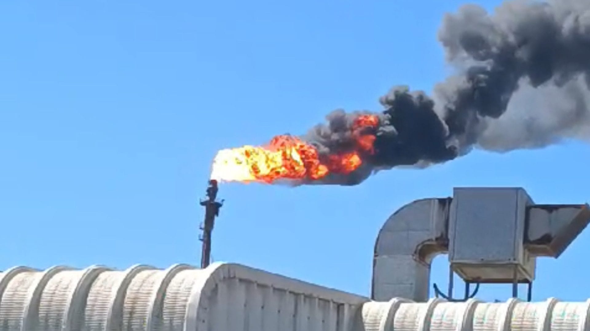 Anuncian sumario tras inflamación en refinería Enap de Hualpén
