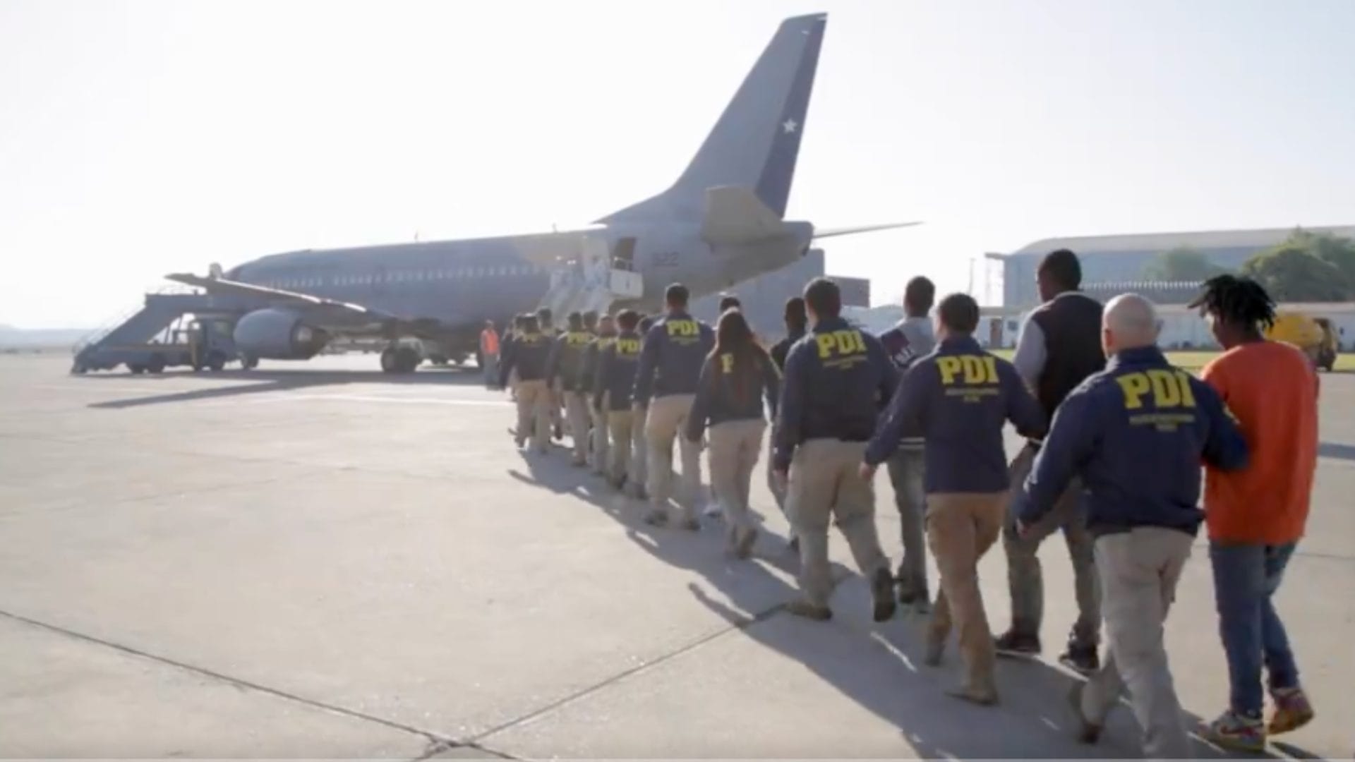 Gobierno concretó expulsión de 30 migrantes: Cuarto vuelo despegó hacia Colombia