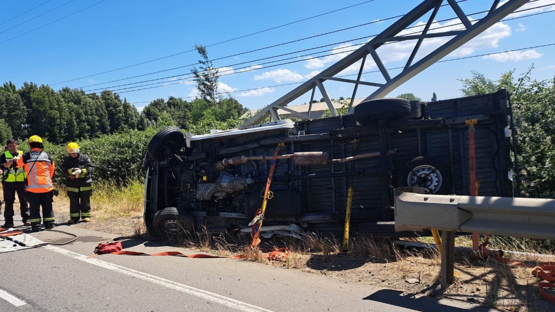 Un fallecido tras choque de camión con cartel carretero a la altura de San Carlos