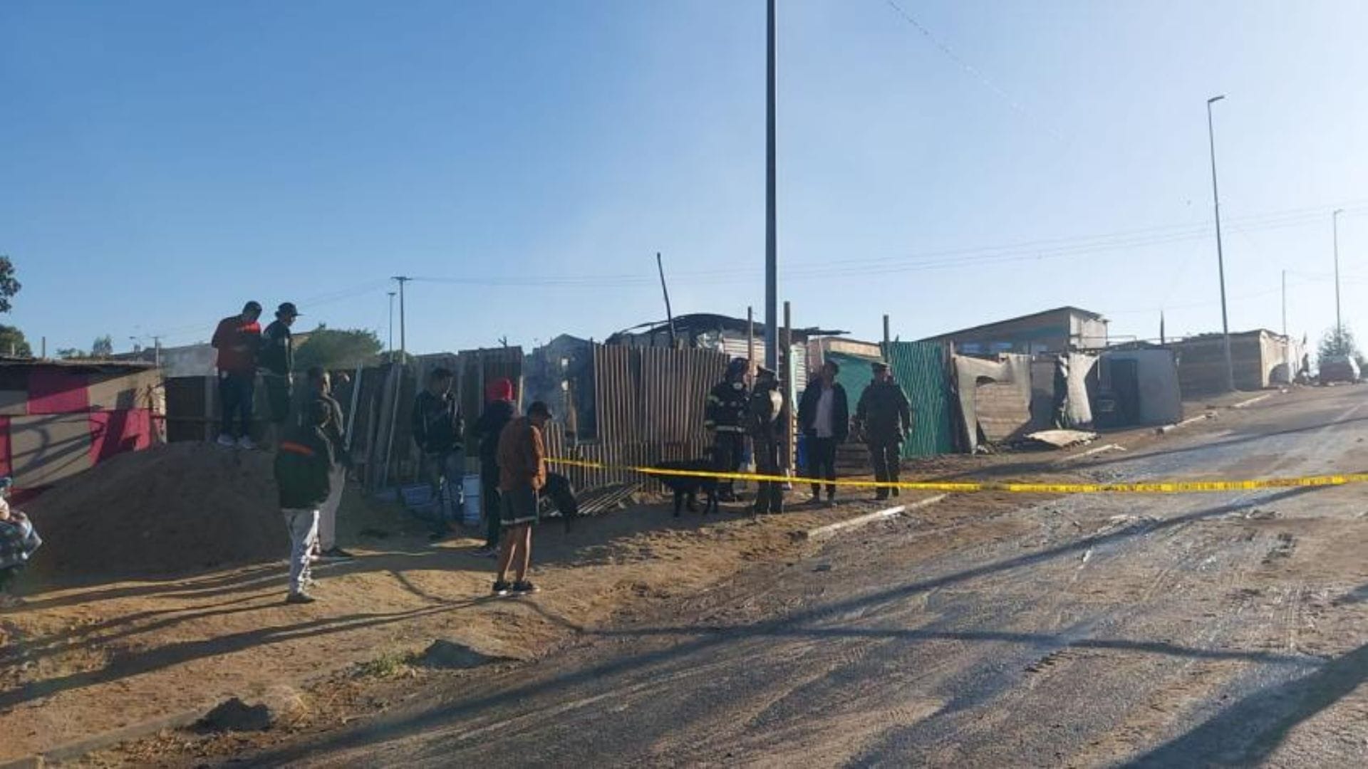 Dos adultos y un bebé fallecen en incendio de viviendas en Quilpué