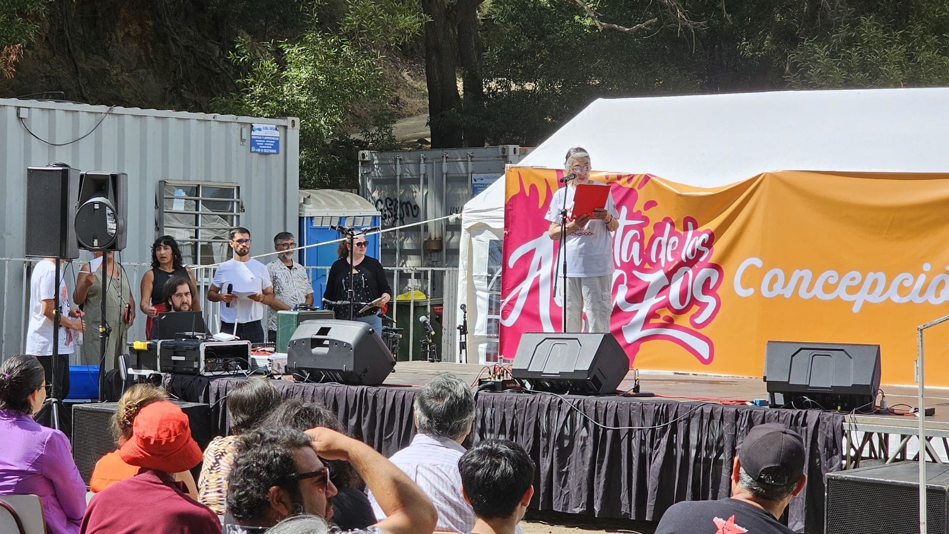 Fiesta de los Abrazos 2024 reúne a políticos y autoridades en Parque Ecuador de Concepción