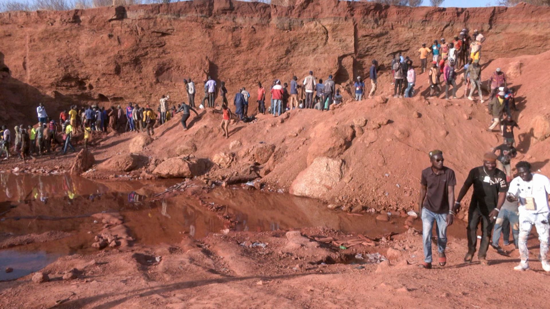 Al menos 70 muertos deja derrumbe de una mina de oro en Mali