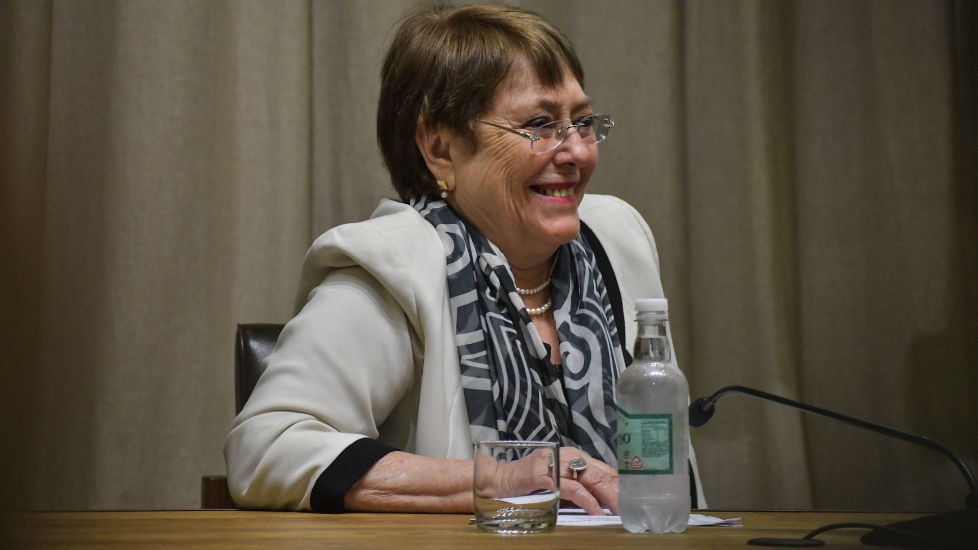 Michelle Bachelet por candidatura presidencial: “Es tiempo de dejar que otro tome esas banderas”