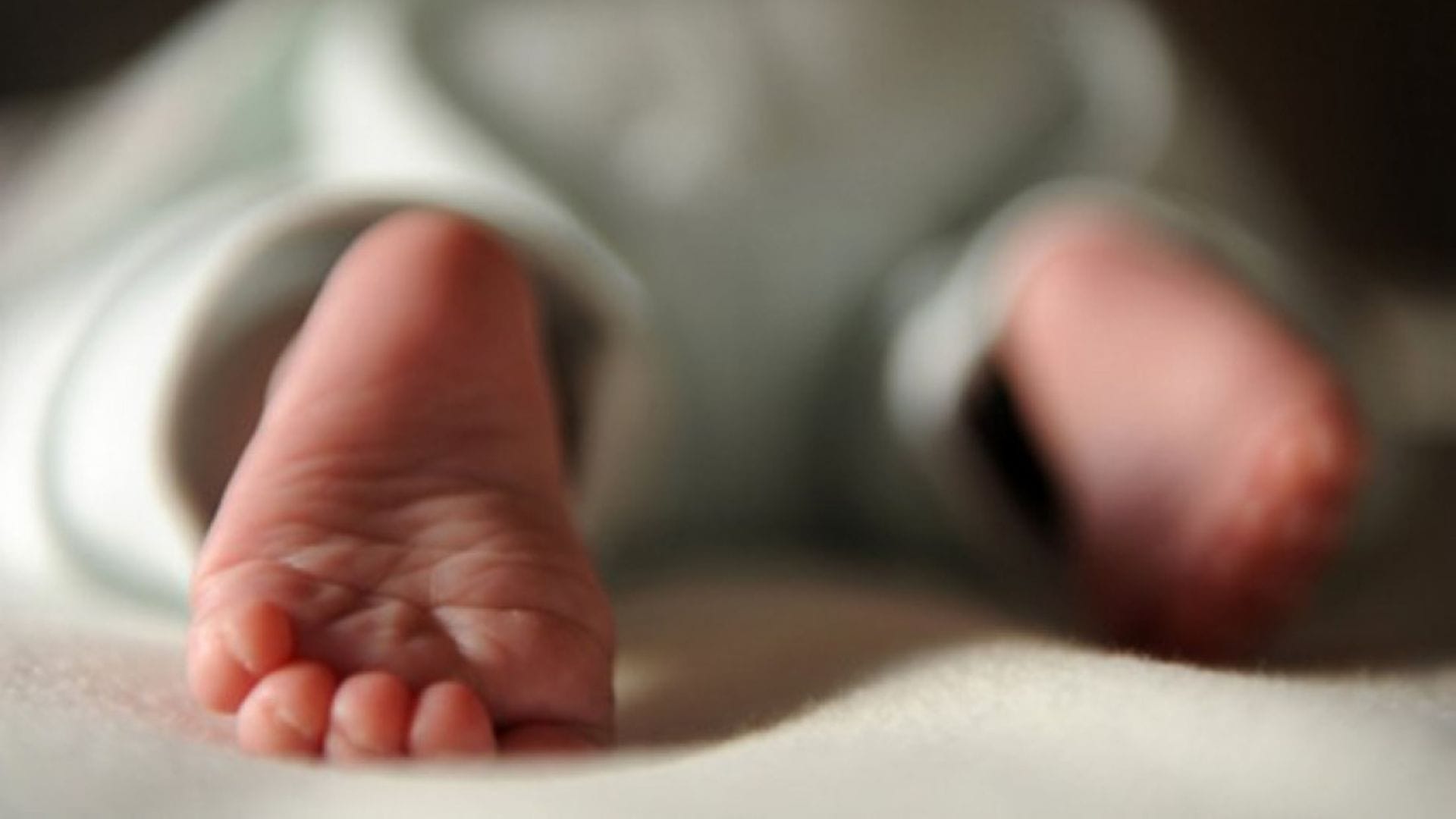 Informan estado de salud del bebé más grande nacido en Chile: Será conectado a pulmón artificial