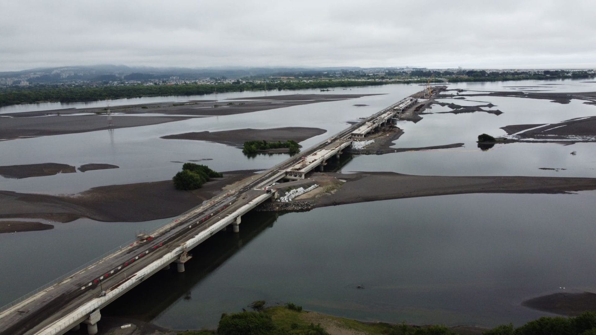 Puente Industrial llega al 60% de avance y está próximo a conexión con San Pedro de la Paz