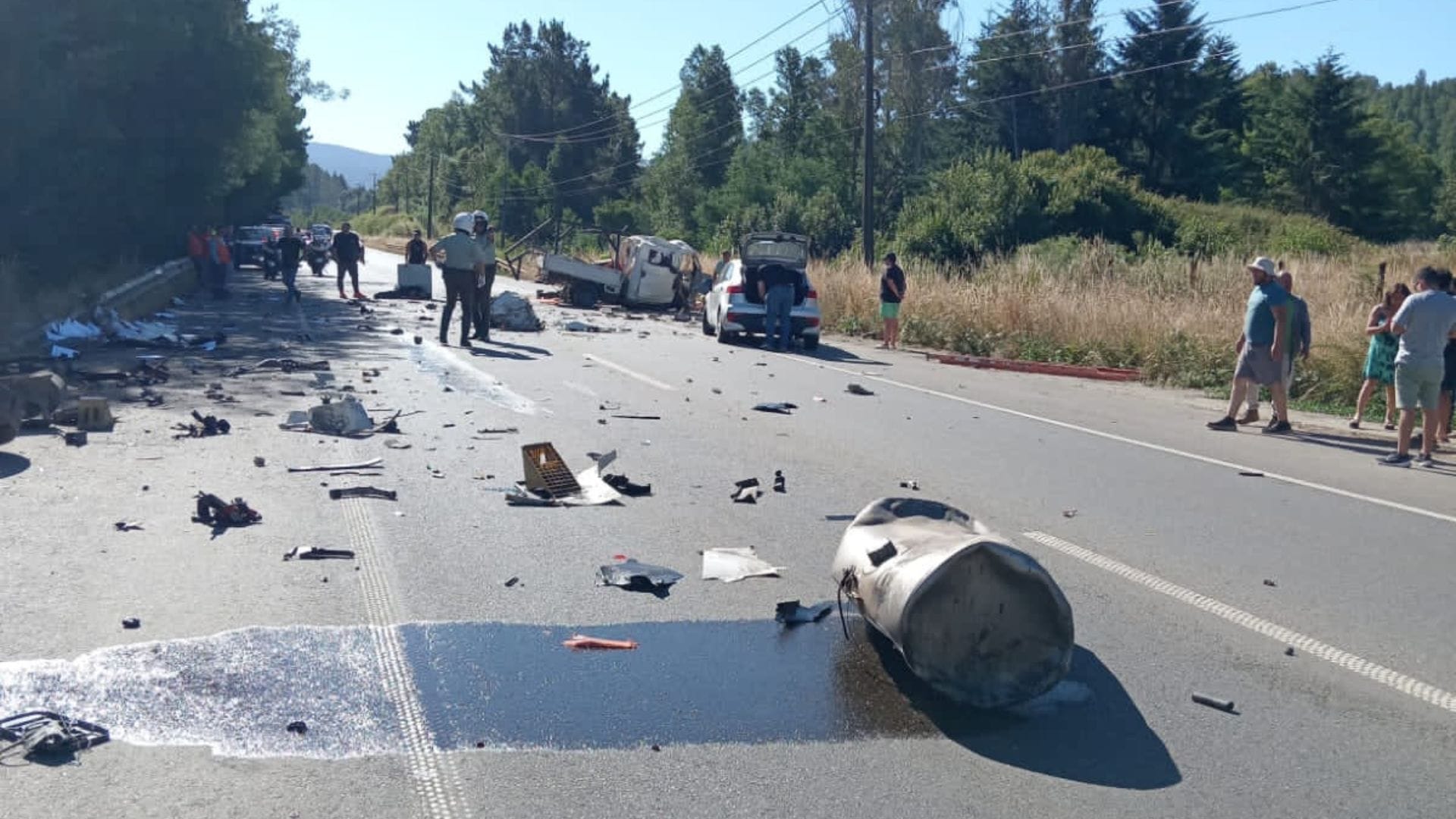 Tres fallecidos y un herido grave tras violenta colisión frontal entre camión y vehículo en la salida norte de Valdivia
