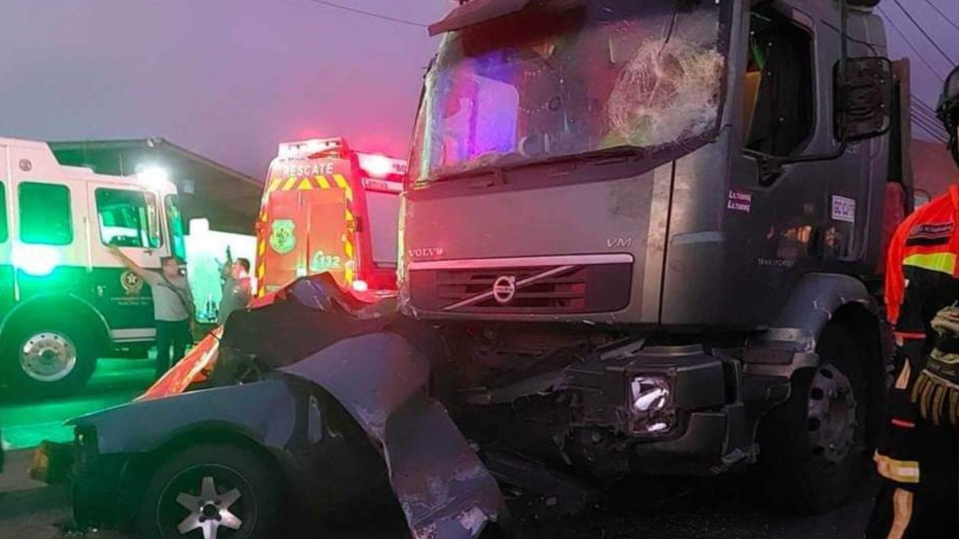 Camión arrasó con 7 vehículos: Tres fallecidos deja trágica colisión múltiple en Antofagasta