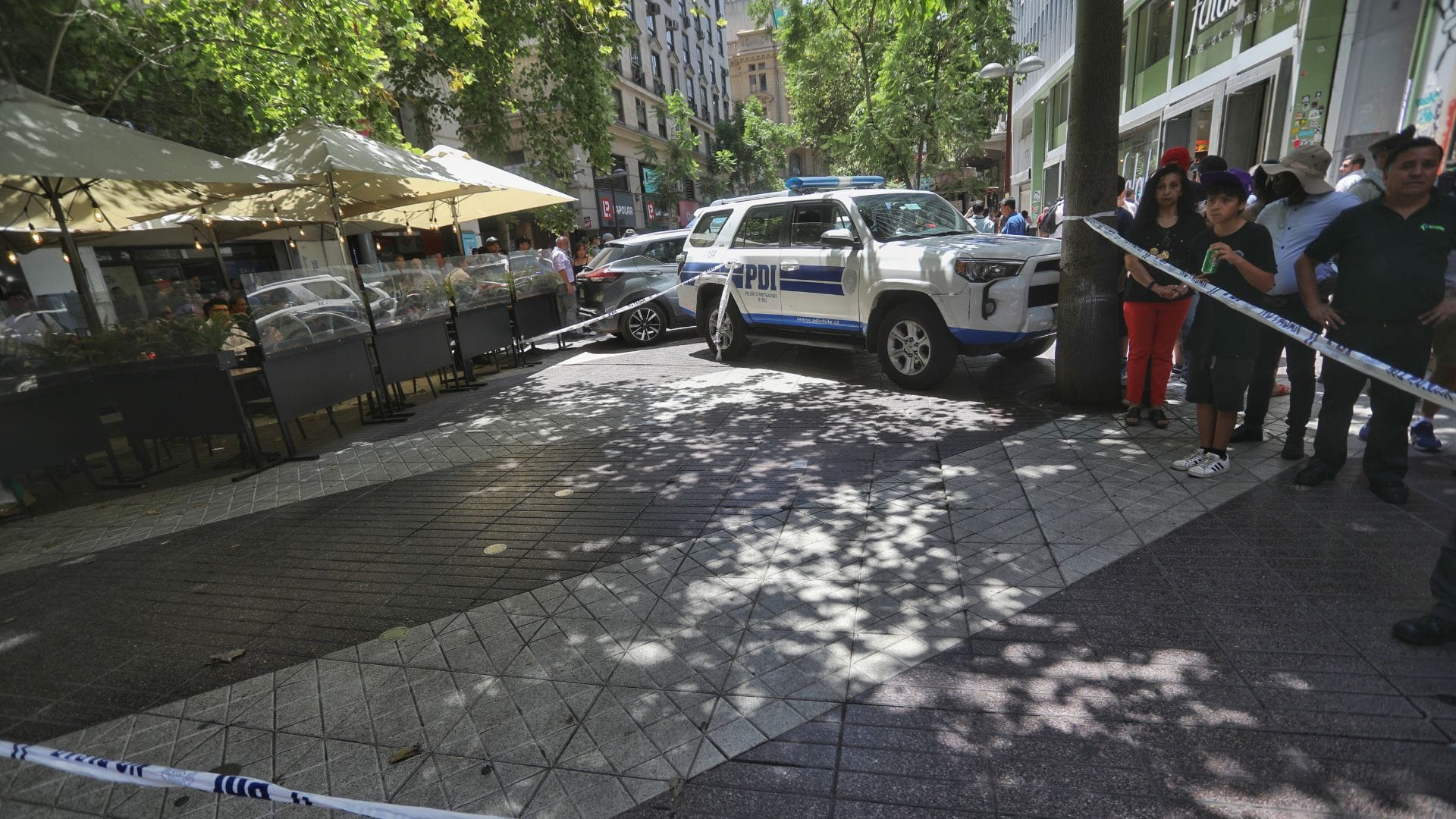 Balacera en medio de asalto generó conmoción en pleno Paseo Ahumada en Santiago: Intentaron robar a funcionarios PDI