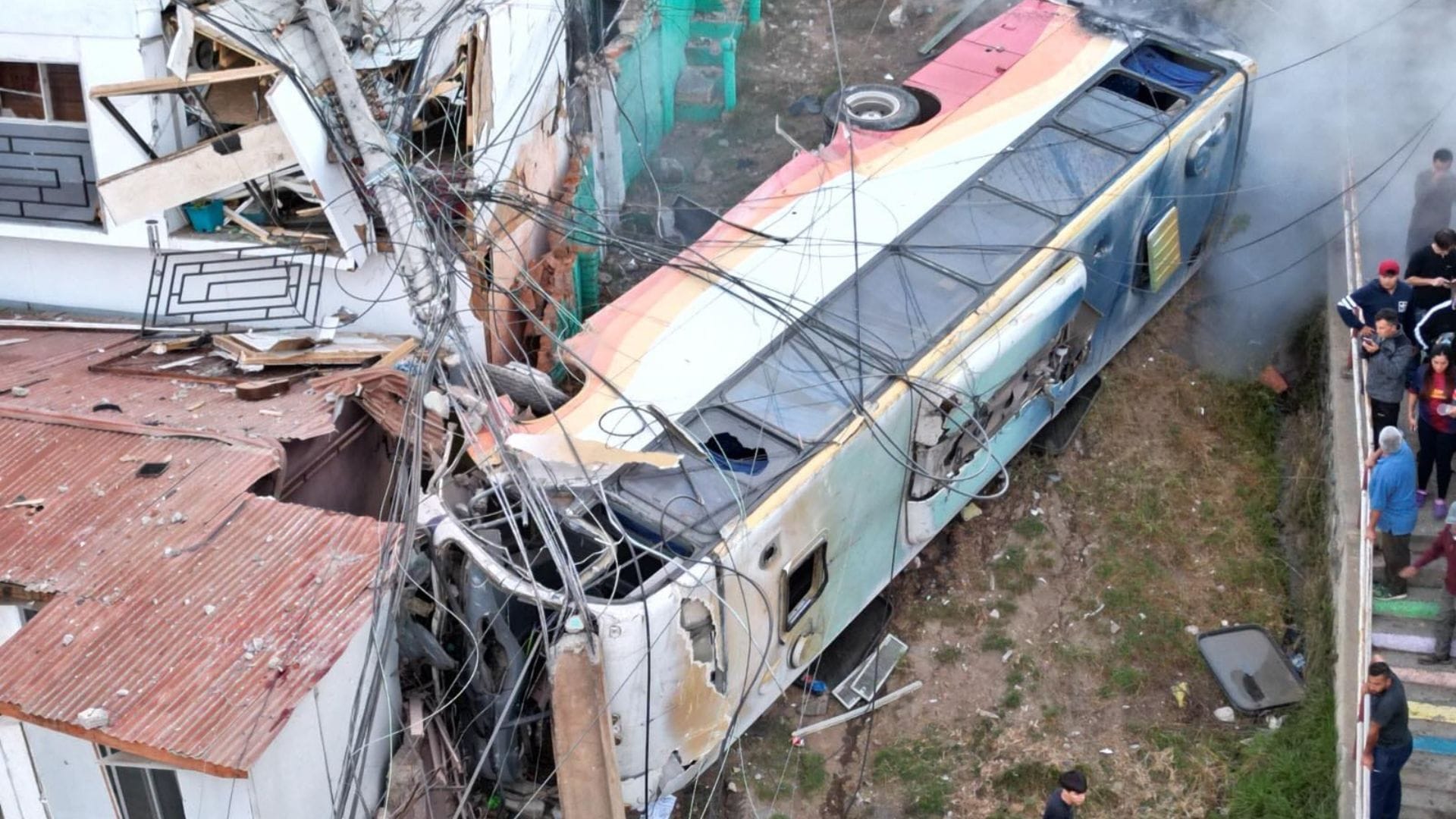 Fallece niña de 7 años gravemente herida tras caída de bus en cerro de Valparaíso