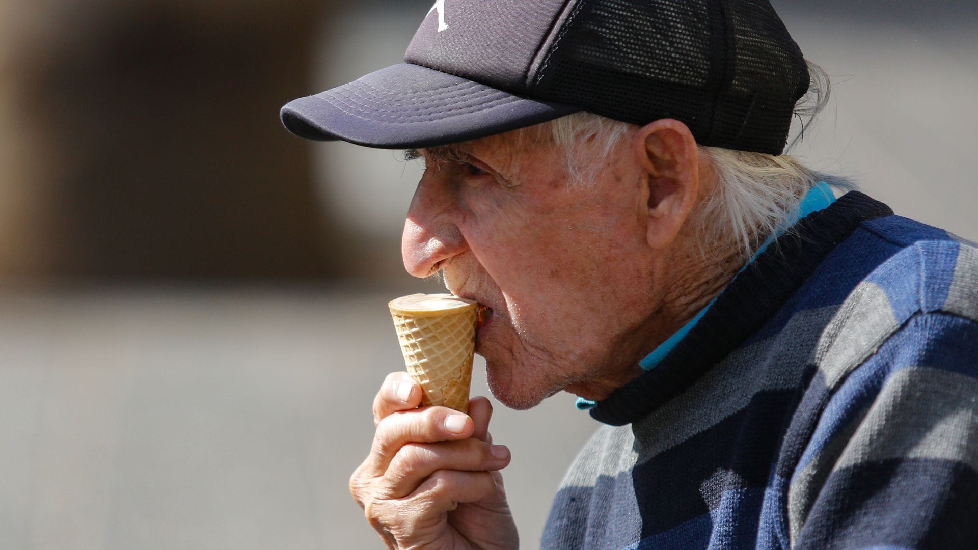 Consejos para los adultos mayores durante la ola de calor en el Biobío