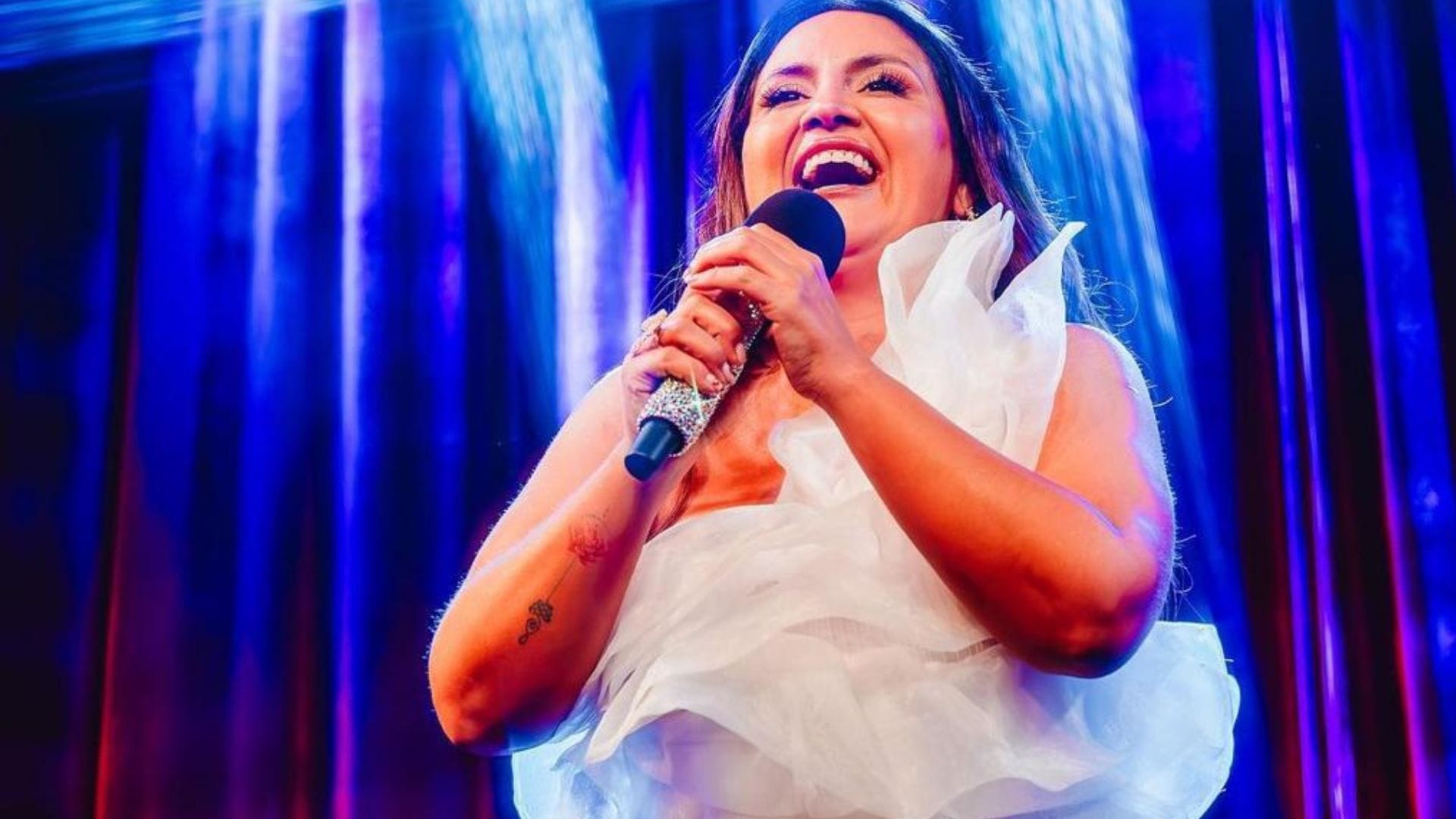 “No puedo creer el descriterio”: Pamela Leiva no la dejan pasar peaje mientras seguía ambulancia que llevaba a su madre