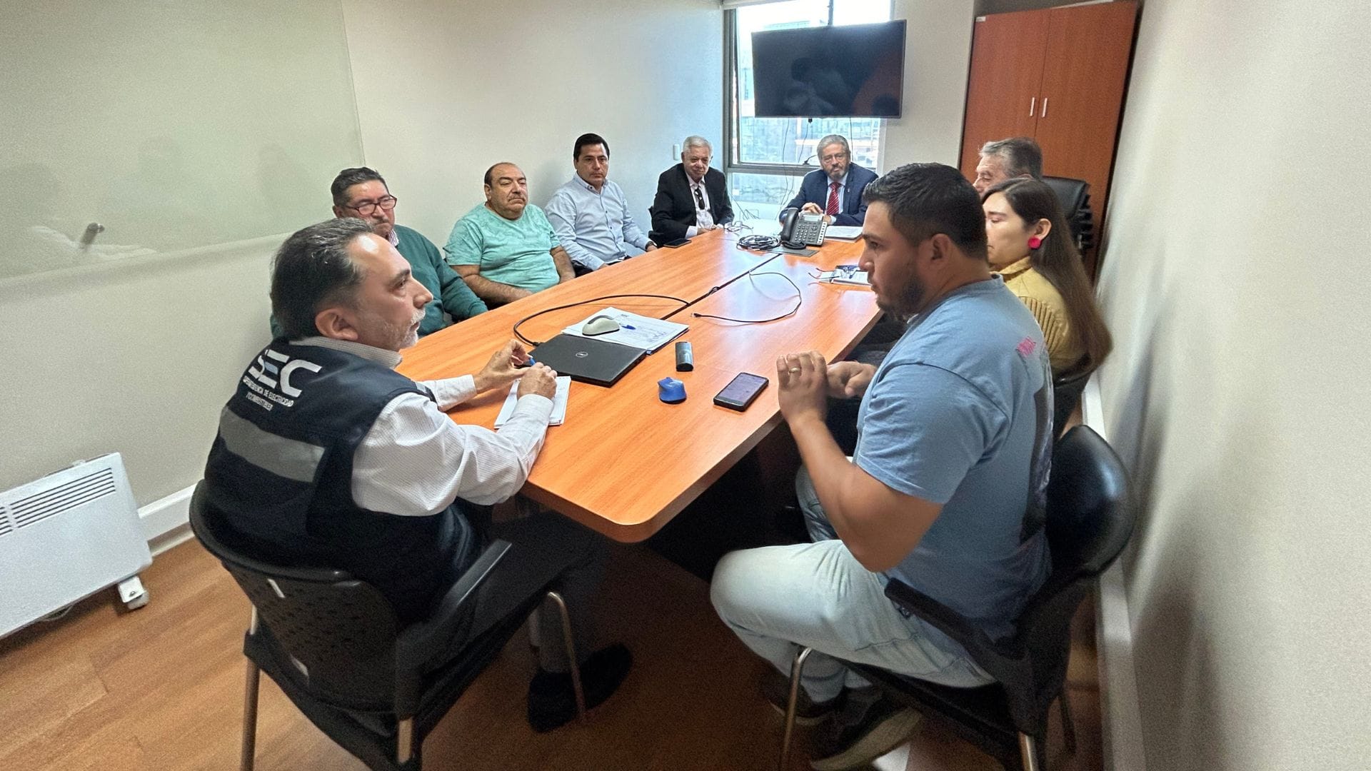 Florida expone ante la SEC problemas tras cortes de luz en la comuna