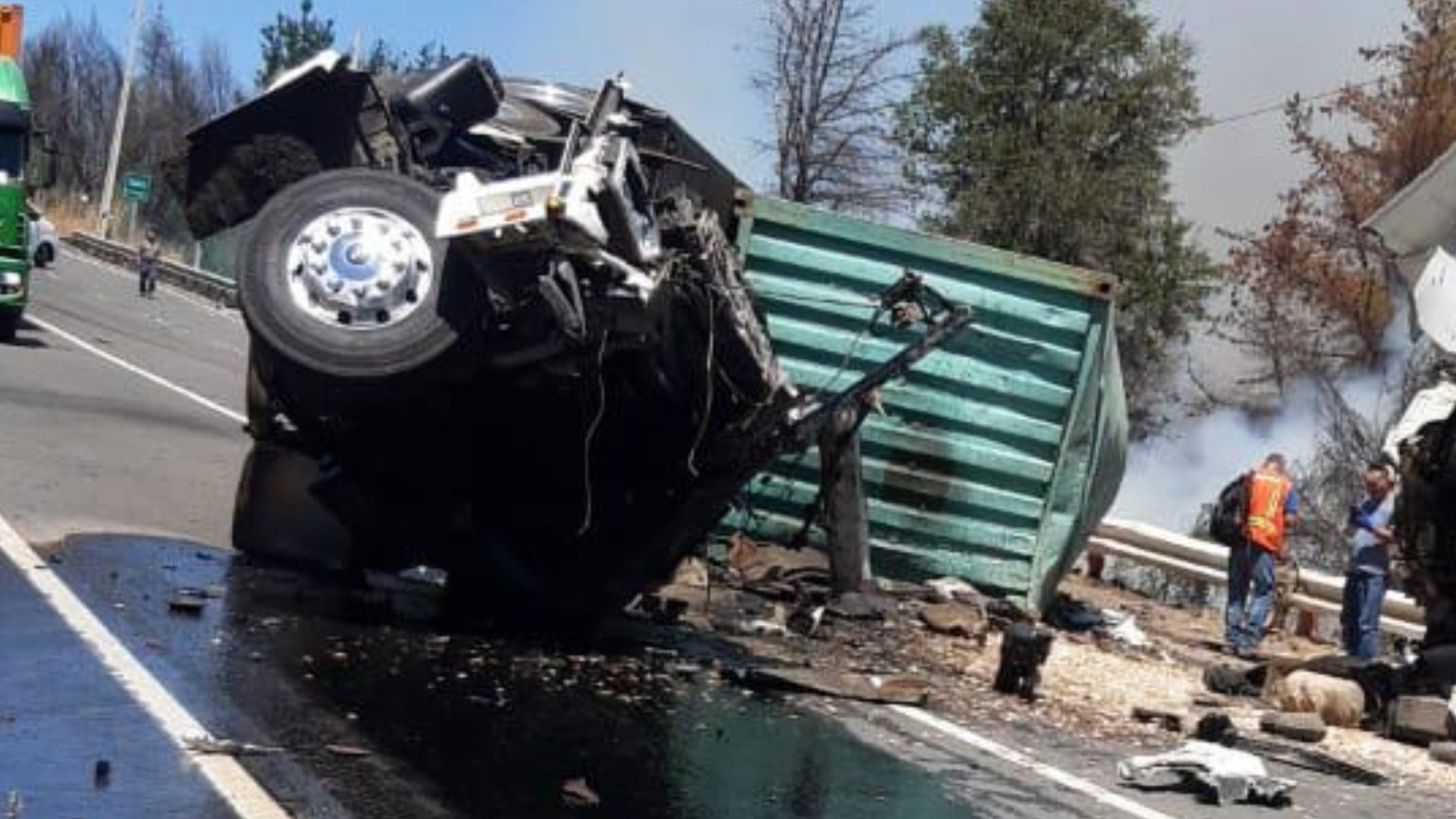 Accidente entre dos camiones dejó a dos fallecidos en Ruta de la Madera