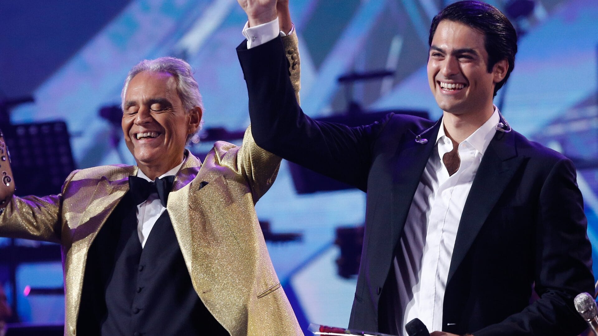 Matteo Bocelli se lució en la Quinta Vergara junto a su padre Andrea: Cantó junto al público