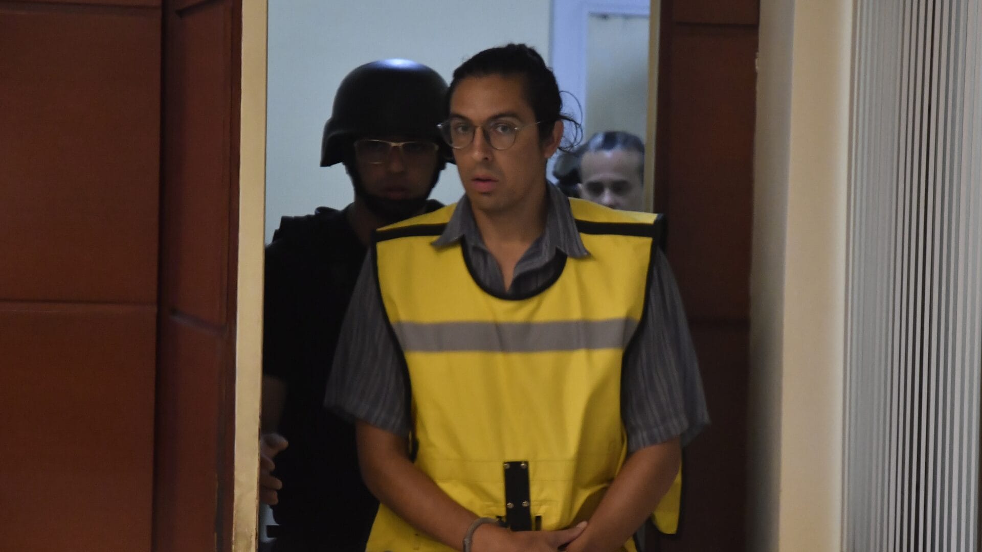 “Espero que la verdad nos haga libres”: Daniel Andrade arribó a Santiago para cumplir con arresto domiciliario