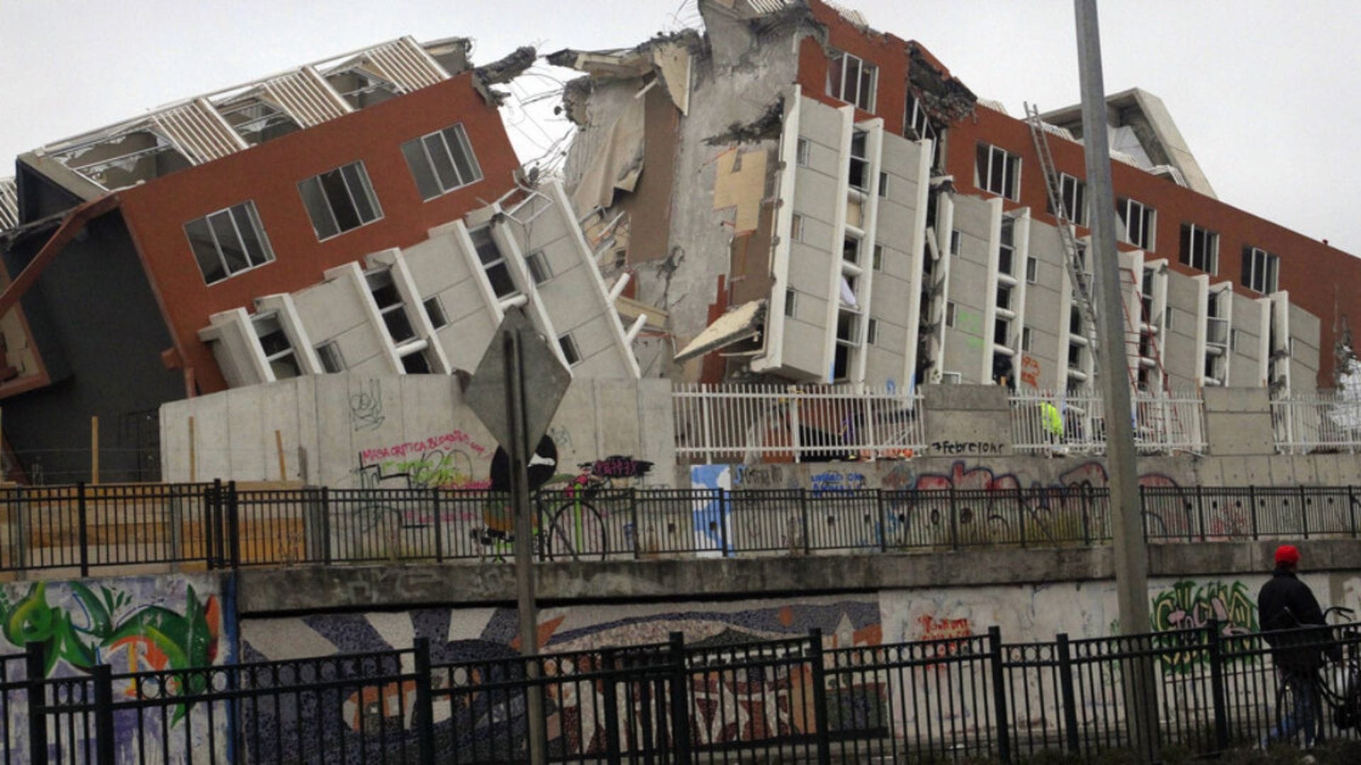 Deuda de $300 millones del edificio Alto Río de Concepción mantiene a ex vecinos sin solución: “Hemos sido olvidados”