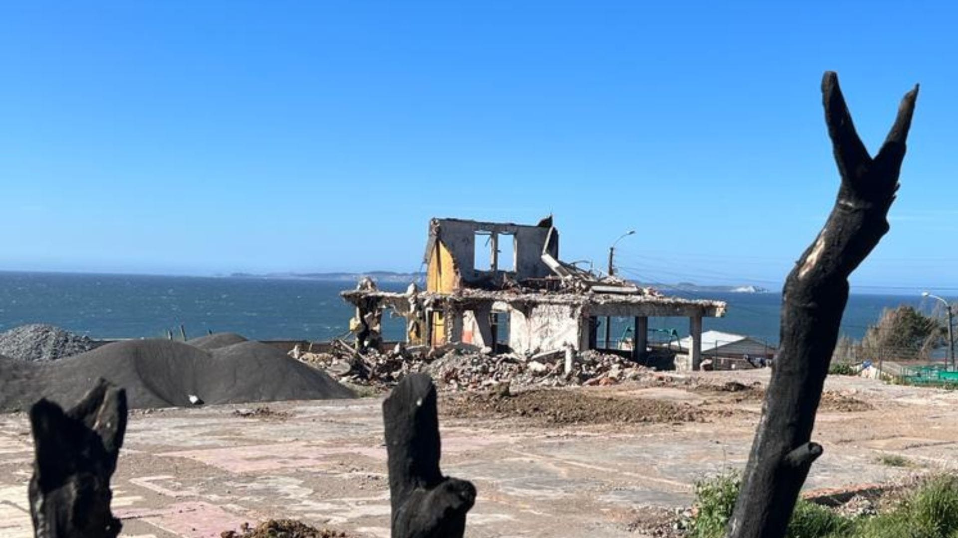 A pesar de la promesa de Boric: Escuela de Punta Lavapié aún no inicia su reconstrucción